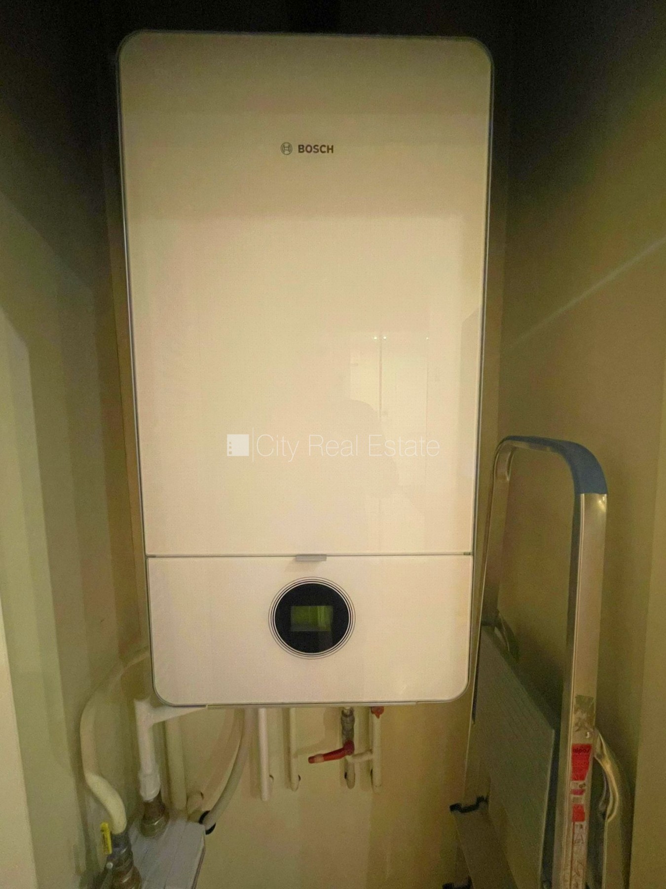 Объявление. Здание во дворе, закрытый двор, вход со двора, окна выходят во двор, количество спален 3 шт., Цена: 890 EUR/мес. Foto #20