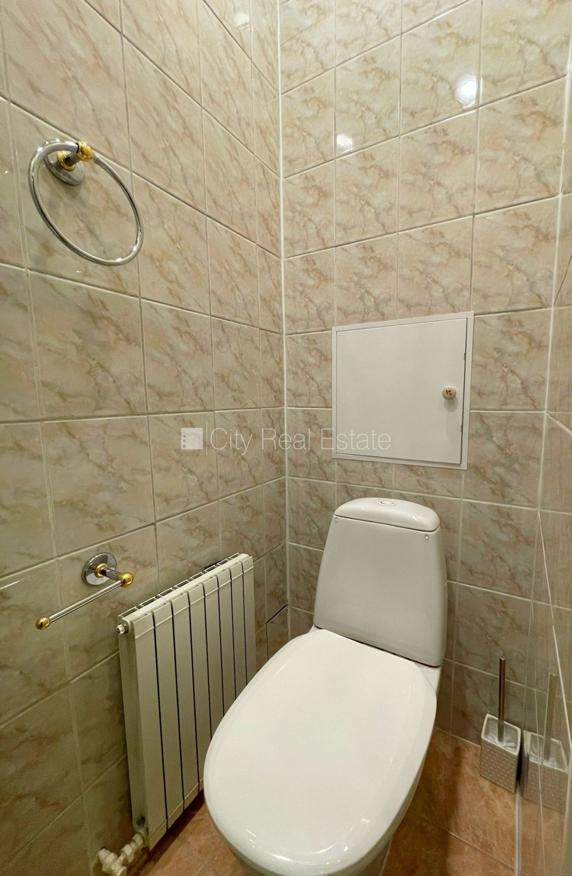 Объявление. Здание во дворе, закрытый двор, вход со двора, окна выходят во двор, количество спален 3 шт., Цена: 890 EUR/мес. Foto #18