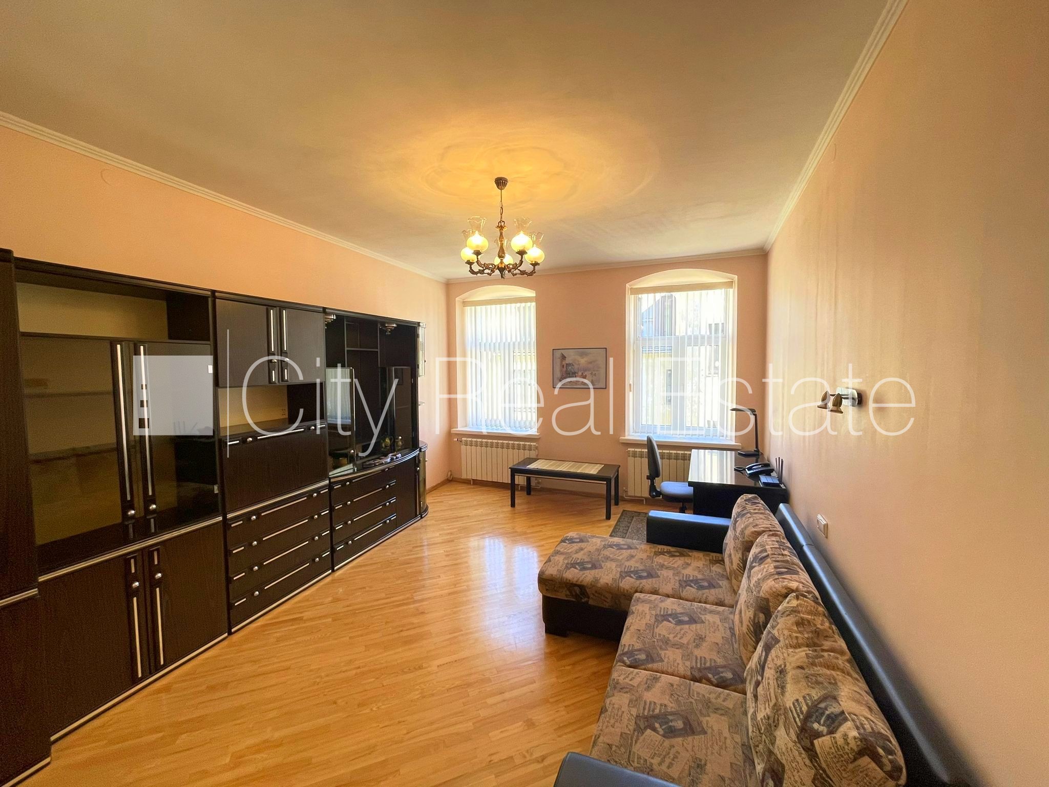 Объявление. Здание во дворе, закрытый двор, вход со двора, окна выходят во двор, количество спален 3 шт., Цена: 890 EUR/мес. Foto #6