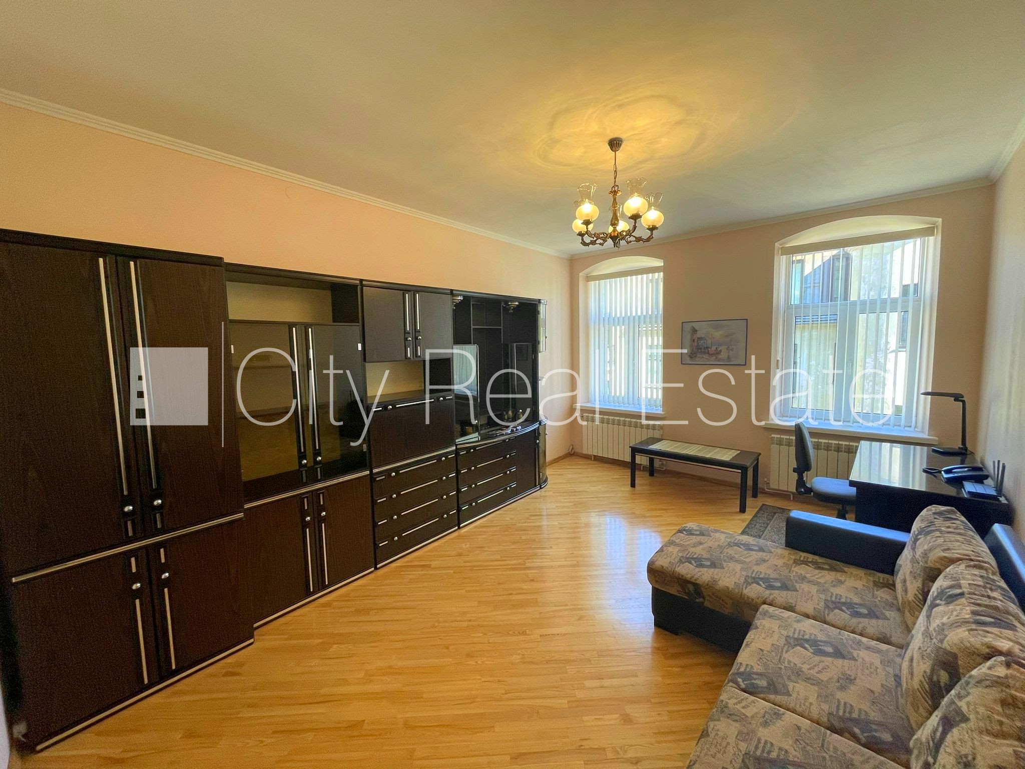 Объявление. Здание во дворе, закрытый двор, вход со двора, окна выходят во двор, количество спален 3 шт., Цена: 890 EUR/мес. Foto #7