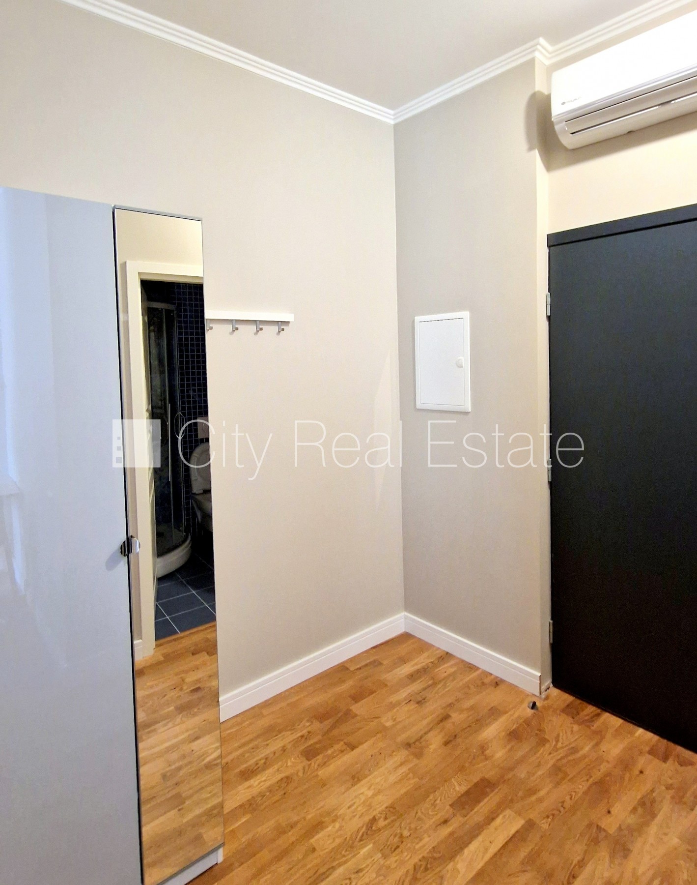 Sludinājumi. Fasādes māja, renovēta māja, labiekārtota apzaļumota teritorija, bruģēts piebraucamais ceļš, Cena: 500 EUR/mēn Foto #7