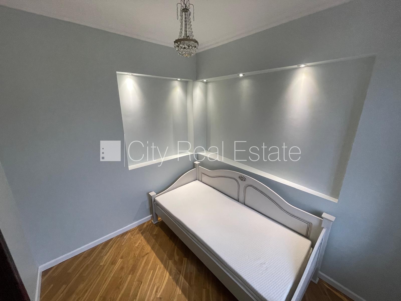 Sludinājumi. Zeme īpašumā, fasādes māja, mainīts Jumta segums, viena kvadrātmetra apsaimniekošanas maksa mēnesī  Cena: 200000 EUR Foto #21