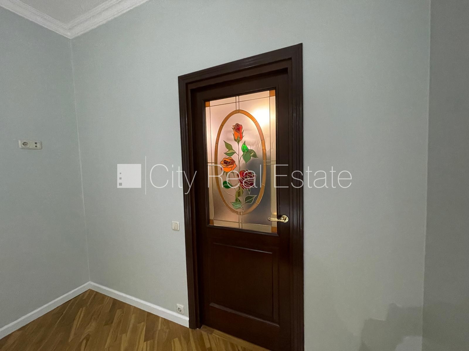 Sludinājumi. Zeme īpašumā, fasādes māja, mainīts Jumta segums, viena kvadrātmetra apsaimniekošanas maksa mēnesī  Cena: 200000 EUR Foto #24