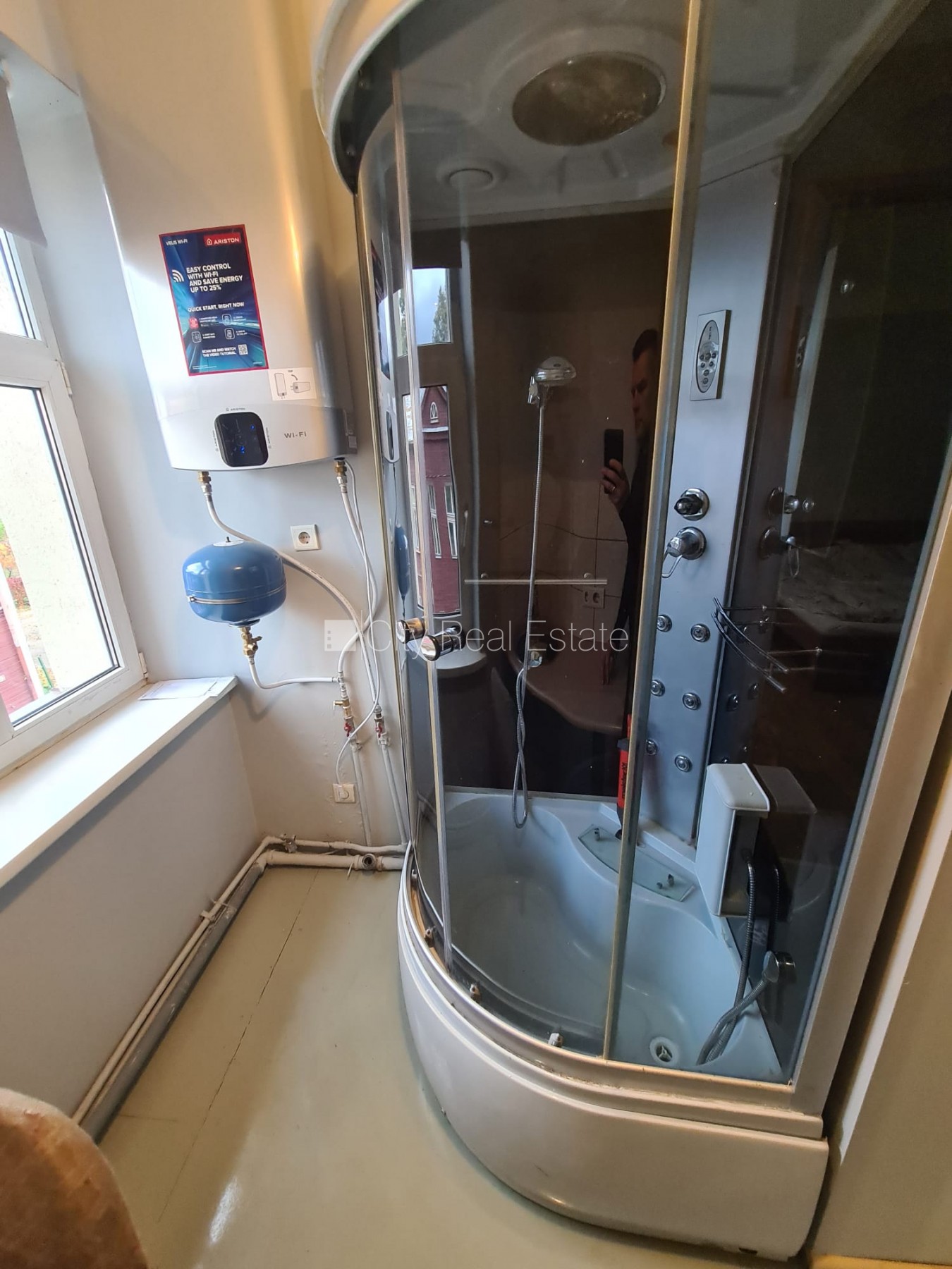 Sludinājumi. Fasādes māja, ieeja no ielas, logi vērsti uz ielas pusi, istaba izolēta, virtuve, augstie griesti, Cena: 250 EUR/mēn Foto #12