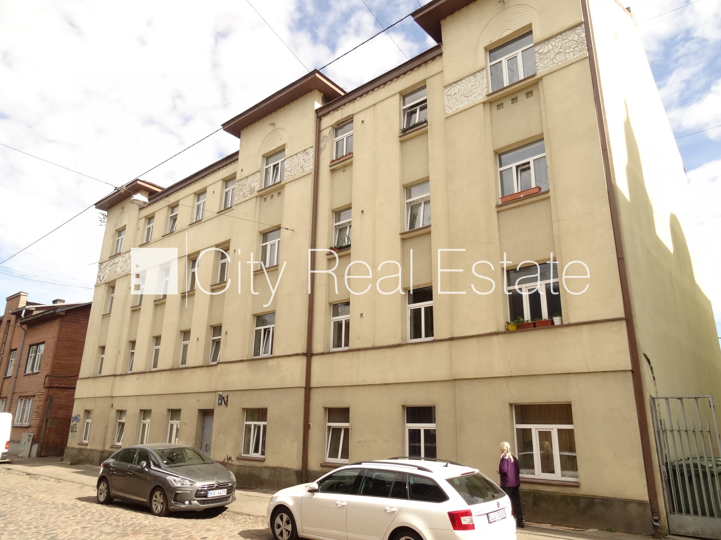 Sludinājumi. Fasādes māja, ieeja no ielas, logi vērsti uz ielas pusi, istaba izolēta, virtuve, augstie griesti, Cena: 250 EUR/mēn Foto #17