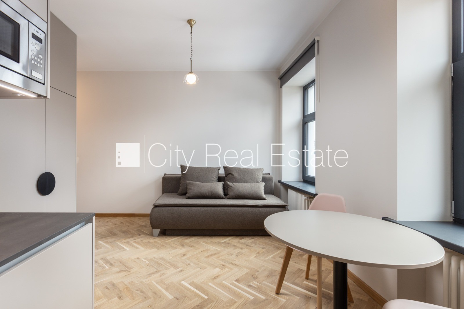 Sludinājumi. Pagalma ēka, renovēta māja, slēgts pagalms, ieeja no ielas un pagalma, ir lifts, kāpņu telpa pēc Cena: 400 EUR/mēn Foto #3