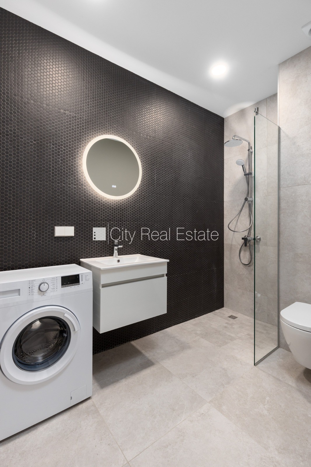 Sludinājumi. Pagalma ēka, renovēta māja, slēgts pagalms, ieeja no ielas un pagalma, ir lifts, kāpņu telpa pēc Cena: 400 EUR/mēn Foto #6