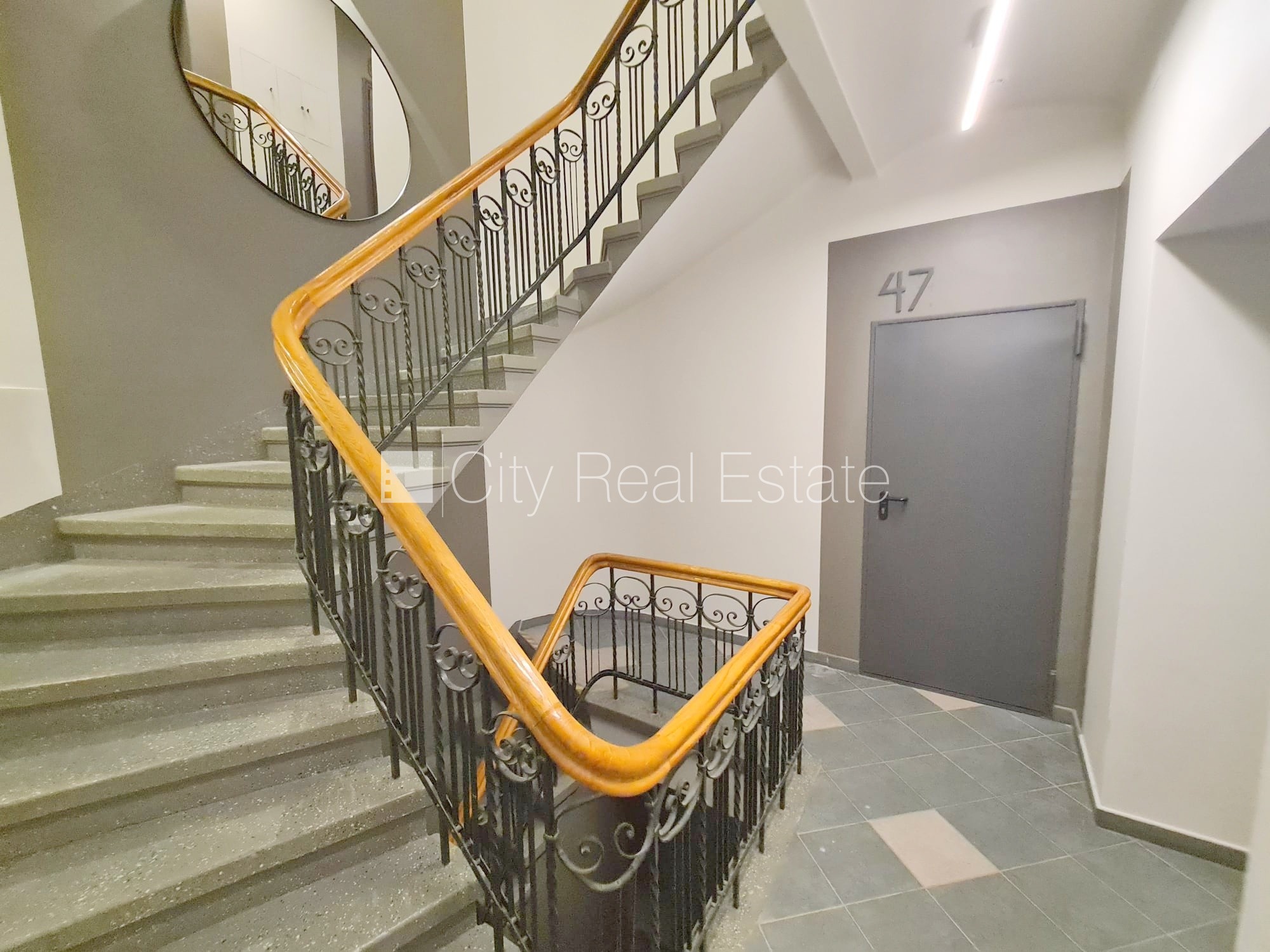 Sludinājumi. Pagalma ēka, renovēta māja, slēgts pagalms, ieeja no ielas un pagalma, ir lifts, kāpņu telpa pēc Cena: 300 EUR/mēn Foto #22