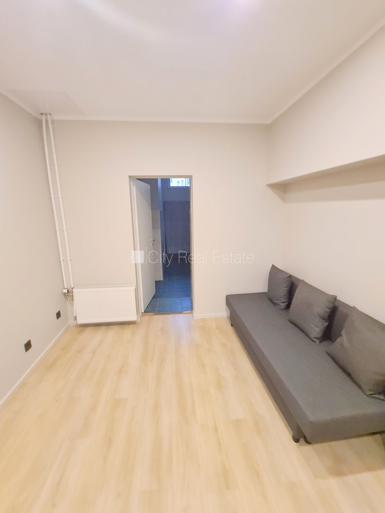 Sludinājumi. Pagalma ēka, renovēta māja, slēgts pagalms, ieeja no ielas un pagalma, ir lifts, kāpņu telpa pēc Cena: 300 EUR/mēn Foto #17