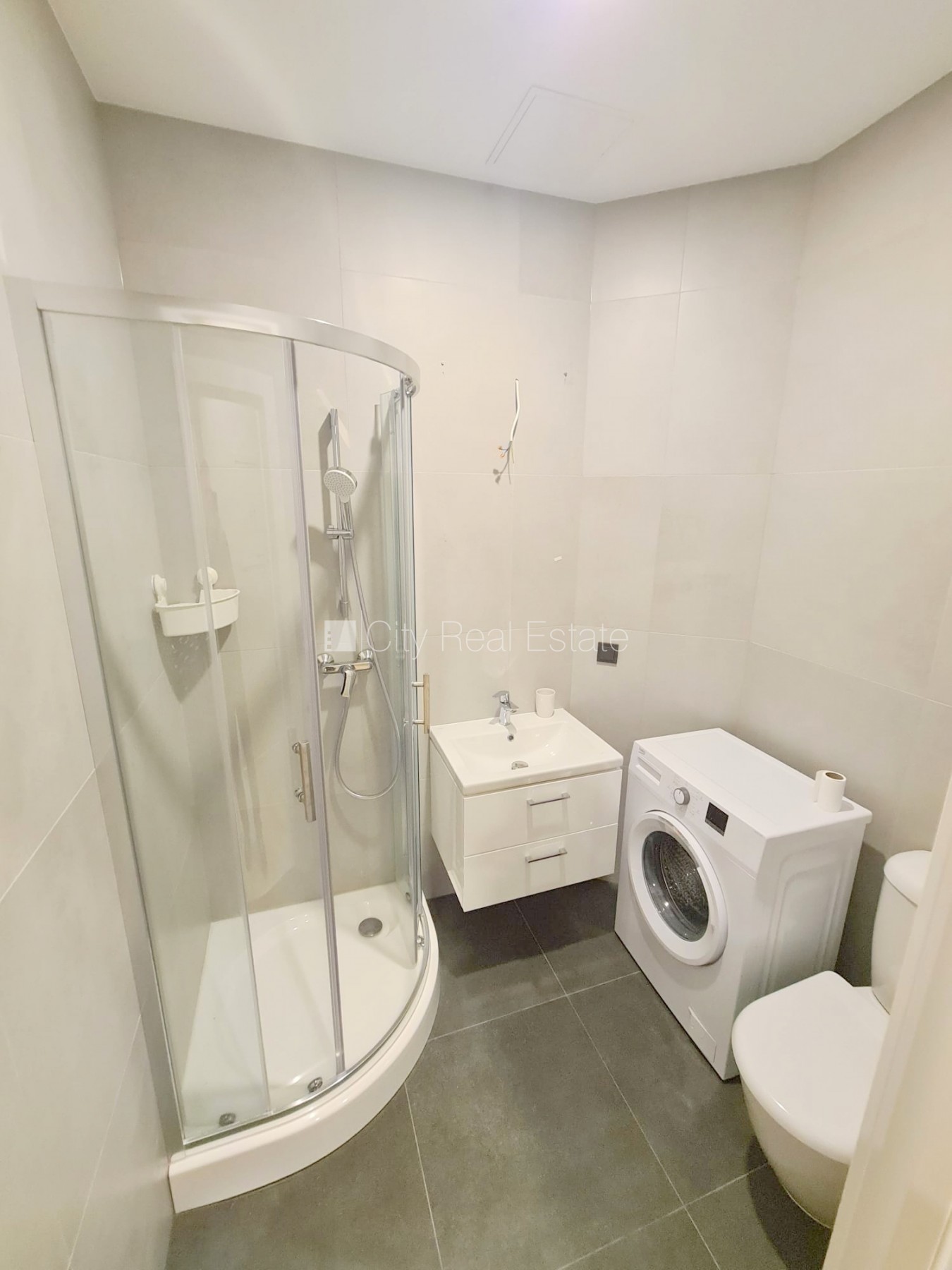 Sludinājumi. Pagalma ēka, renovēta māja, slēgts pagalms, ieeja no ielas un pagalma, ir lifts, kāpņu telpa pēc Cena: 300 EUR/mēn Foto #13