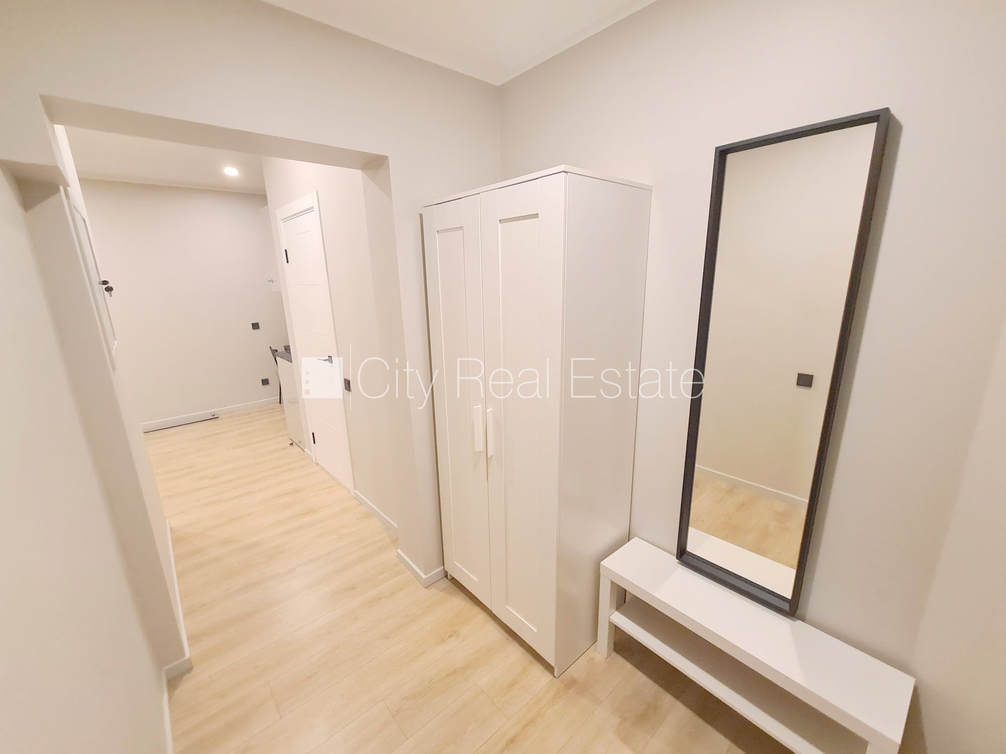 Sludinājumi. Pagalma ēka, renovēta māja, slēgts pagalms, ieeja no ielas un pagalma, ir lifts, kāpņu telpa pēc Cena: 300 EUR/mēn Foto #15