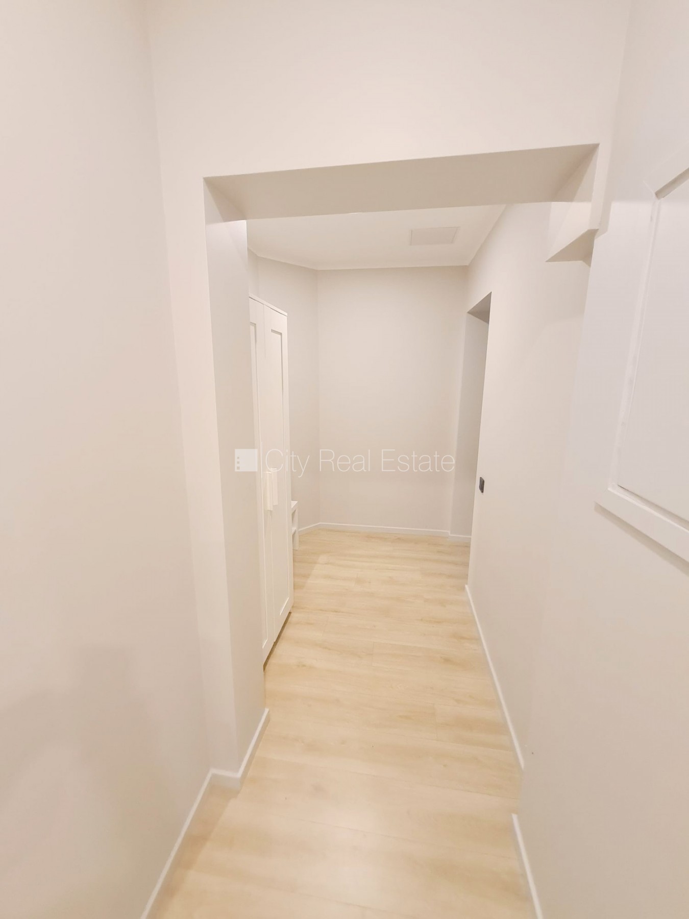 Sludinājumi. Pagalma ēka, renovēta māja, slēgts pagalms, ieeja no ielas un pagalma, ir lifts, kāpņu telpa pēc Cena: 300 EUR/mēn Foto #10