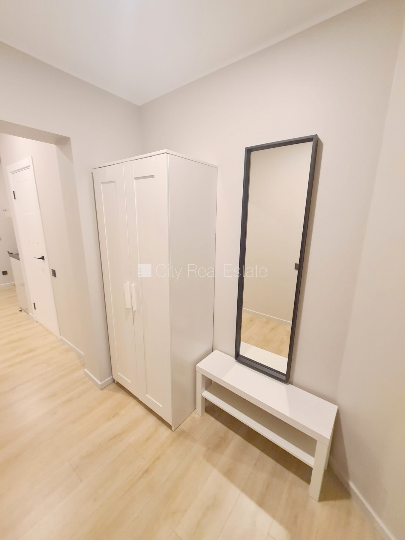 Sludinājumi. Pagalma ēka, renovēta māja, slēgts pagalms, ieeja no ielas un pagalma, ir lifts, kāpņu telpa pēc Cena: 300 EUR/mēn Foto #11