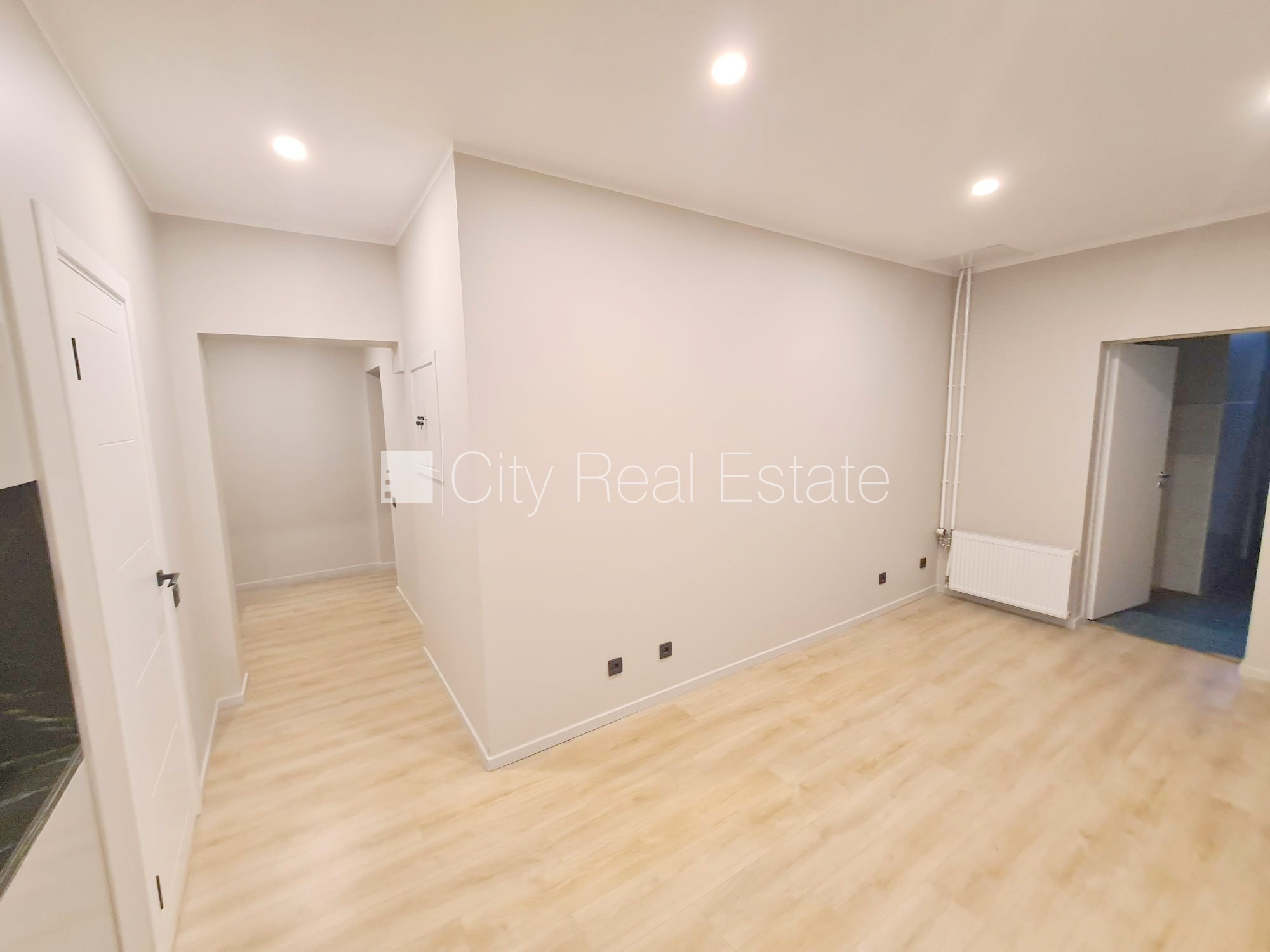 Sludinājumi. Pagalma ēka, renovēta māja, slēgts pagalms, ieeja no ielas un pagalma, ir lifts, kāpņu telpa pēc Cena: 300 EUR/mēn Foto #8