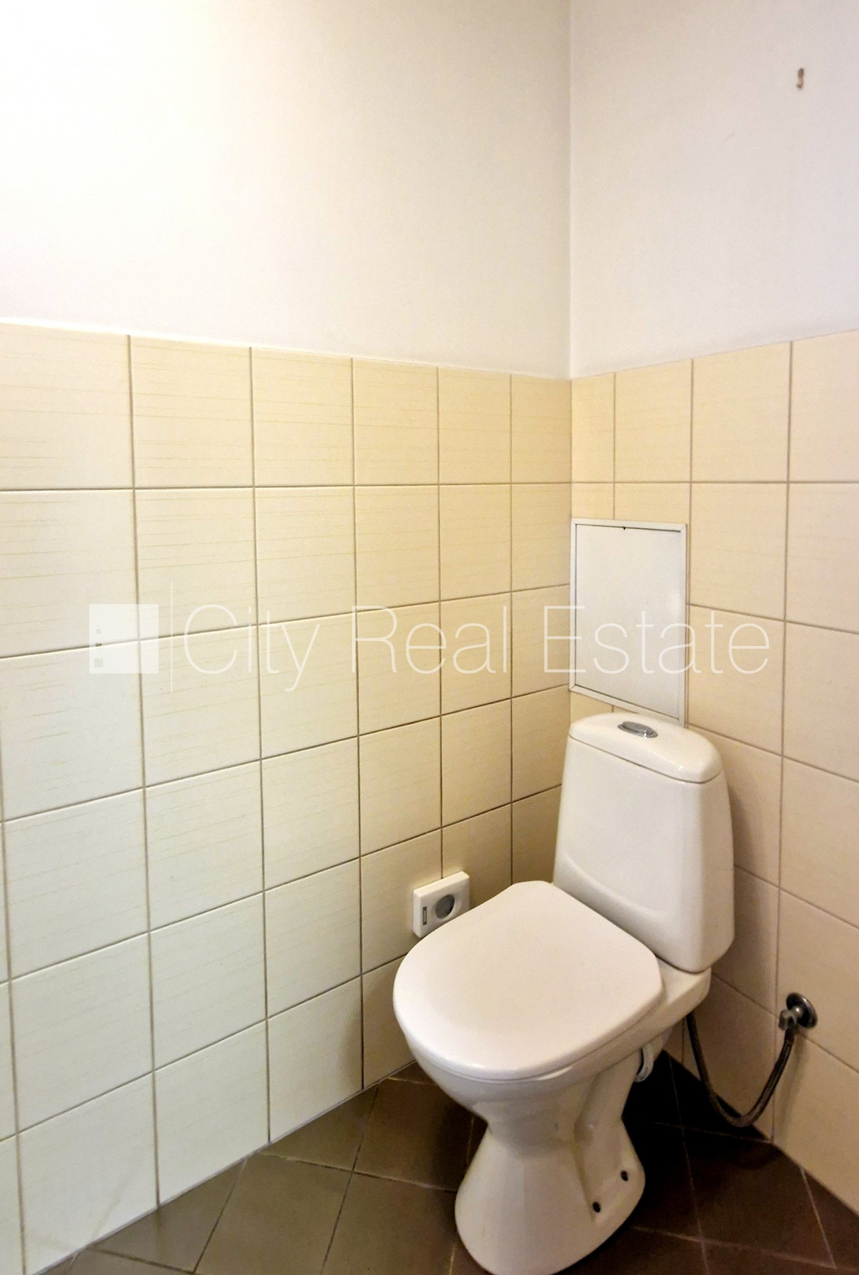 Объявление. Новостройка, фасадный дом, плата за обслуживание террасы не взимается, благоустроенная озеленённая Цена: 640 EUR/мес. Foto #10