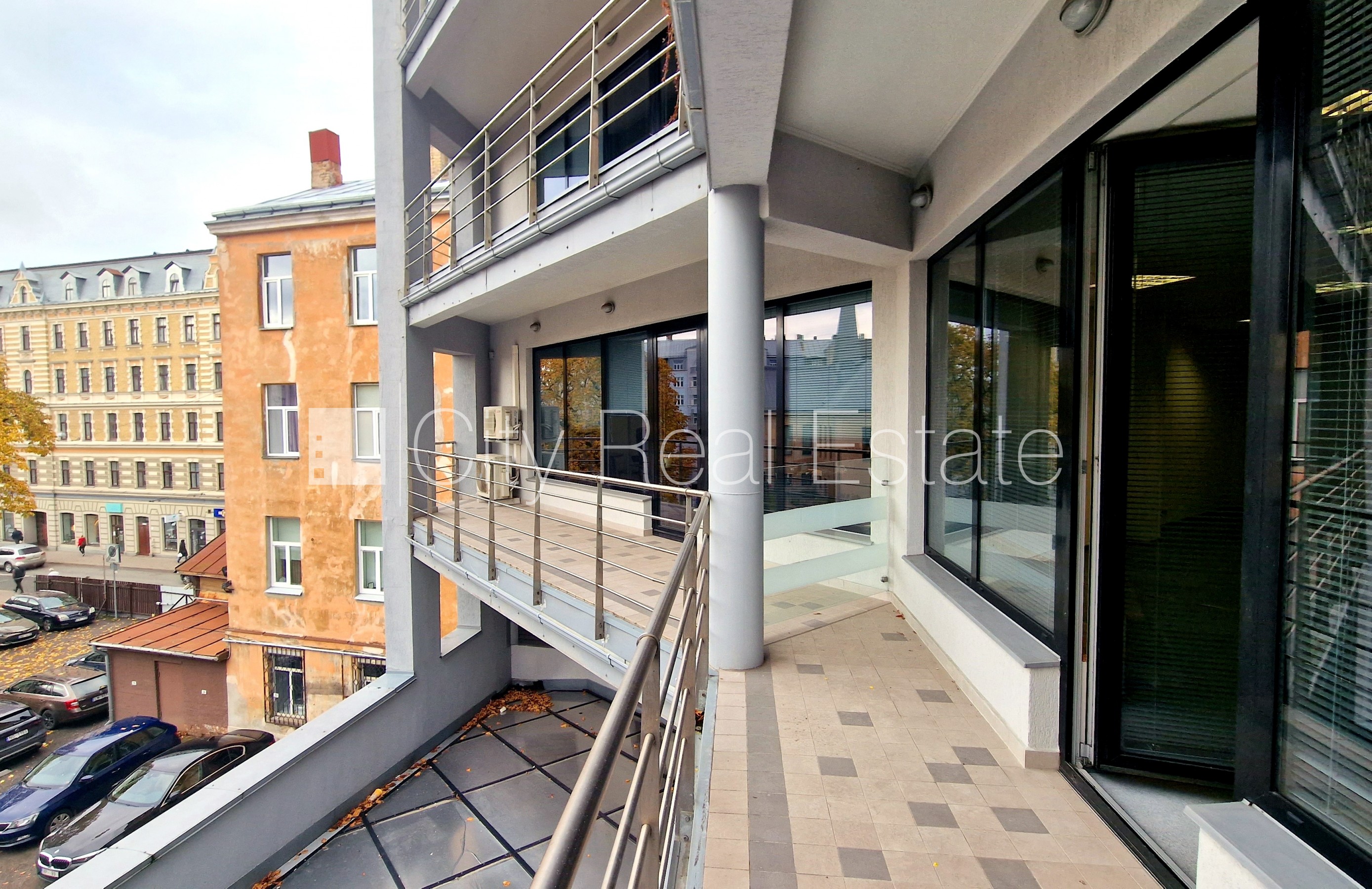 Объявление. Новостройка, фасадный дом, плата за обслуживание террасы не взимается, благоустроенная озеленённая Цена: 640 EUR/мес. Foto #5