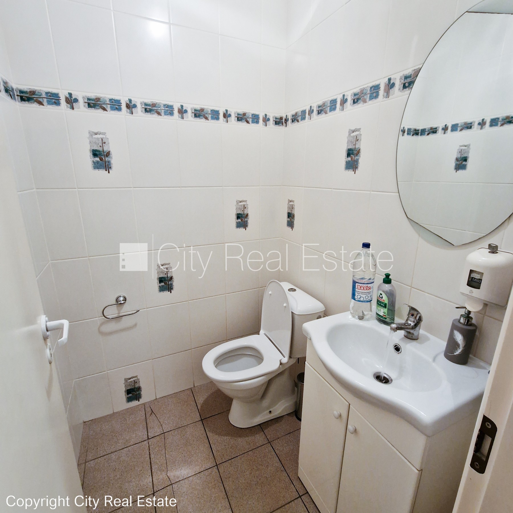 Sludinājumi. Fasādes māja, viena kvadrātmetra apsaimniekošanas maksa mēnesī  0,38 EUR, ieeja no ielas, logi Cena: 130000 EUR Foto #14