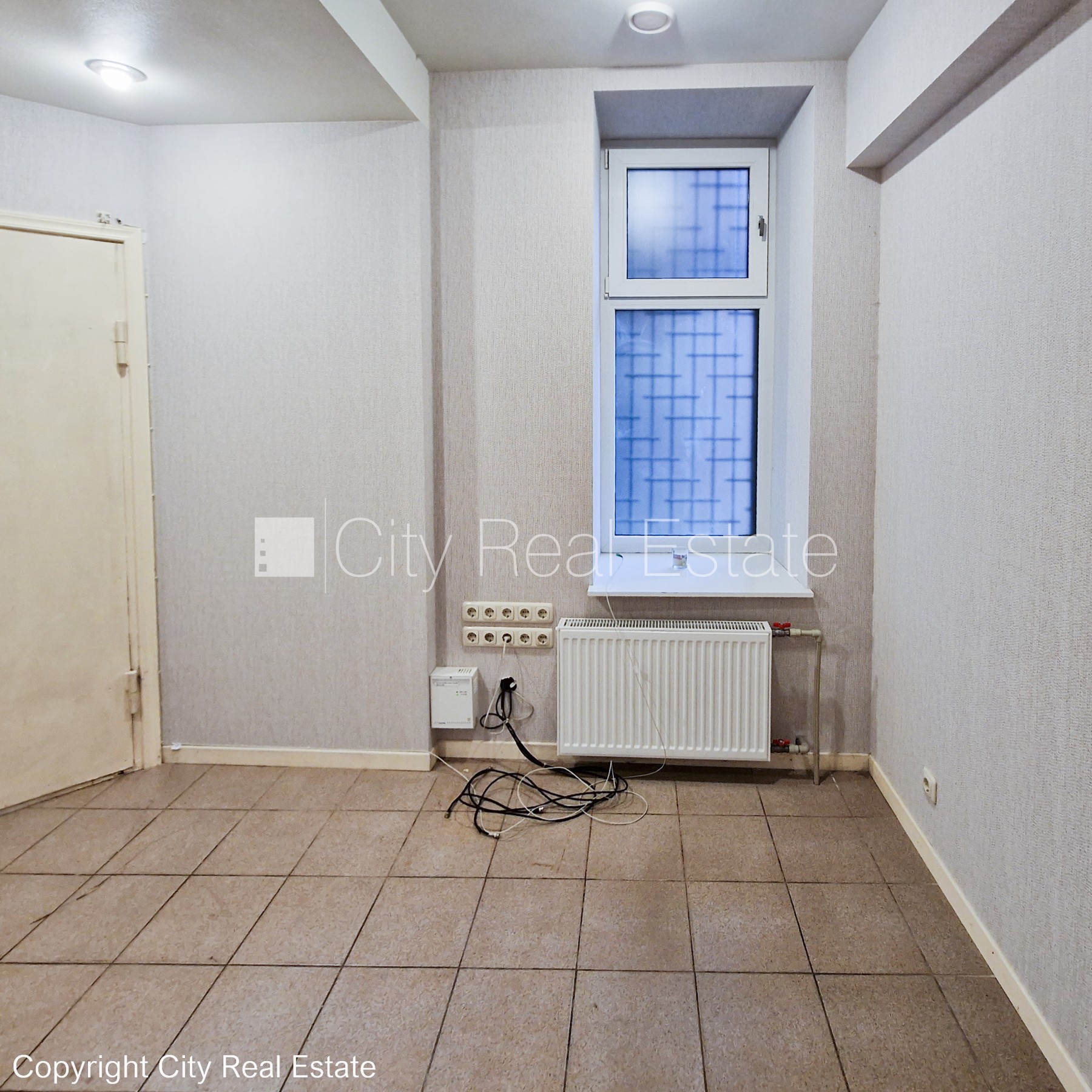 Sludinājumi. Fasādes māja, viena kvadrātmetra apsaimniekošanas maksa mēnesī  0,38 EUR, ieeja no ielas, logi Cena: 130000 EUR Foto #12