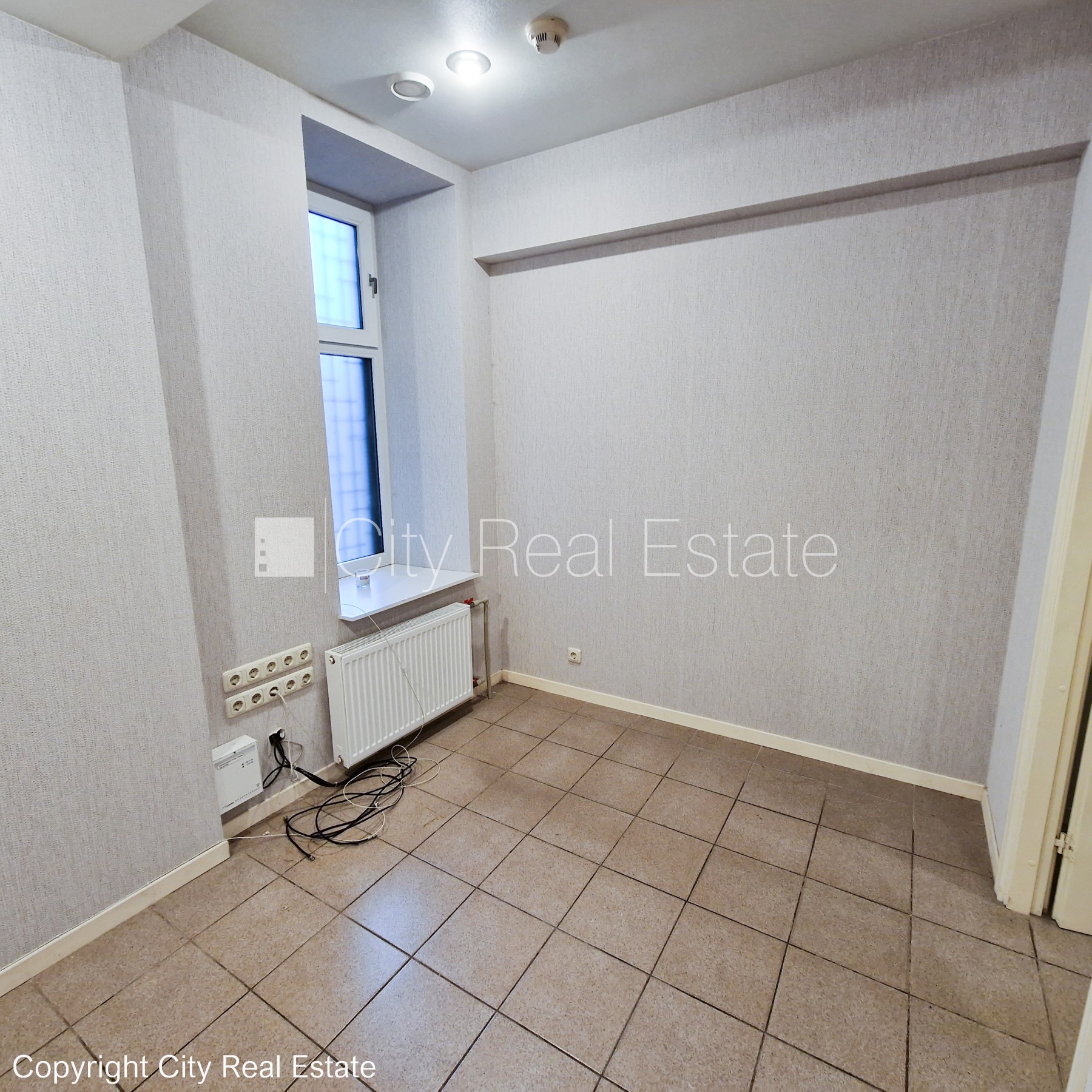 Sludinājumi. Fasādes māja, viena kvadrātmetra apsaimniekošanas maksa mēnesī  0,38 EUR, ieeja no ielas, logi Cena: 130000 EUR Foto #13