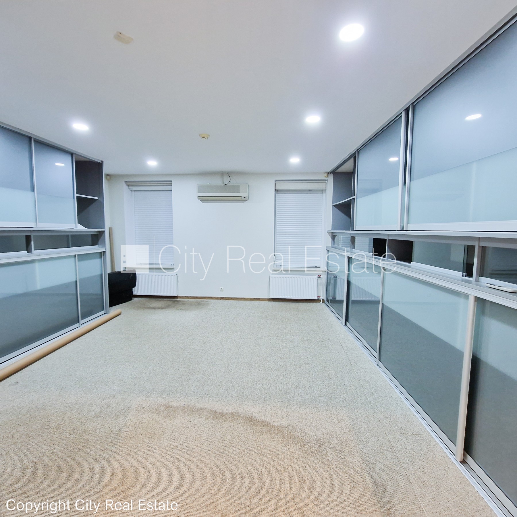 Sludinājumi. Fasādes māja, viena kvadrātmetra apsaimniekošanas maksa mēnesī  0,38 EUR, ieeja no ielas, logi Cena: 130000 EUR Foto #5