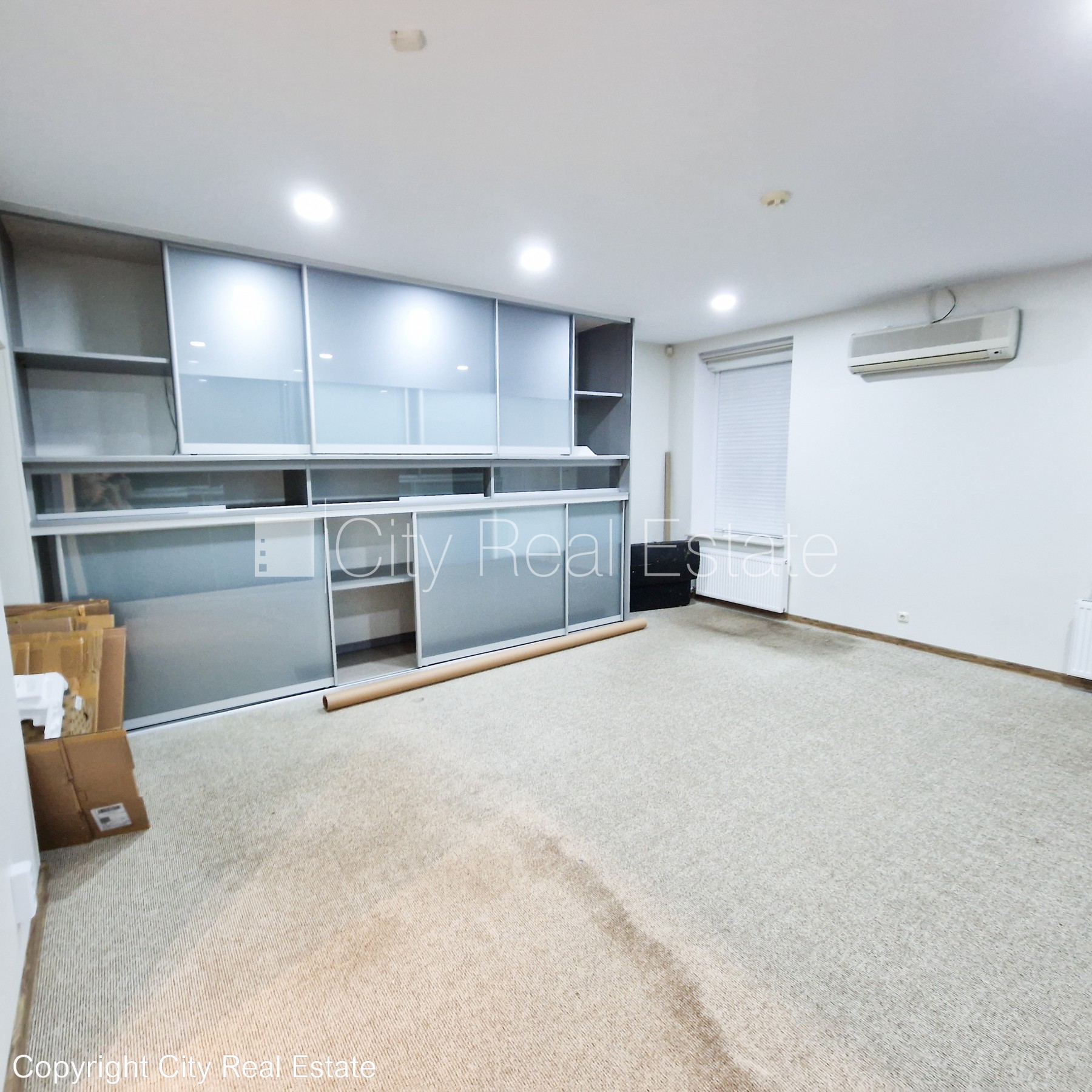 Sludinājumi. Fasādes māja, viena kvadrātmetra apsaimniekošanas maksa mēnesī  0,38 EUR, ieeja no ielas, logi Cena: 130000 EUR Foto #6