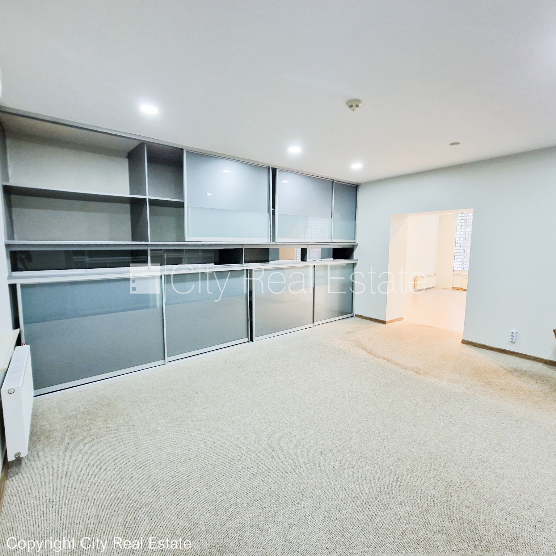 Sludinājumi. Fasādes māja, viena kvadrātmetra apsaimniekošanas maksa mēnesī  0,38 EUR, ieeja no ielas, logi Cena: 130000 EUR Foto #7