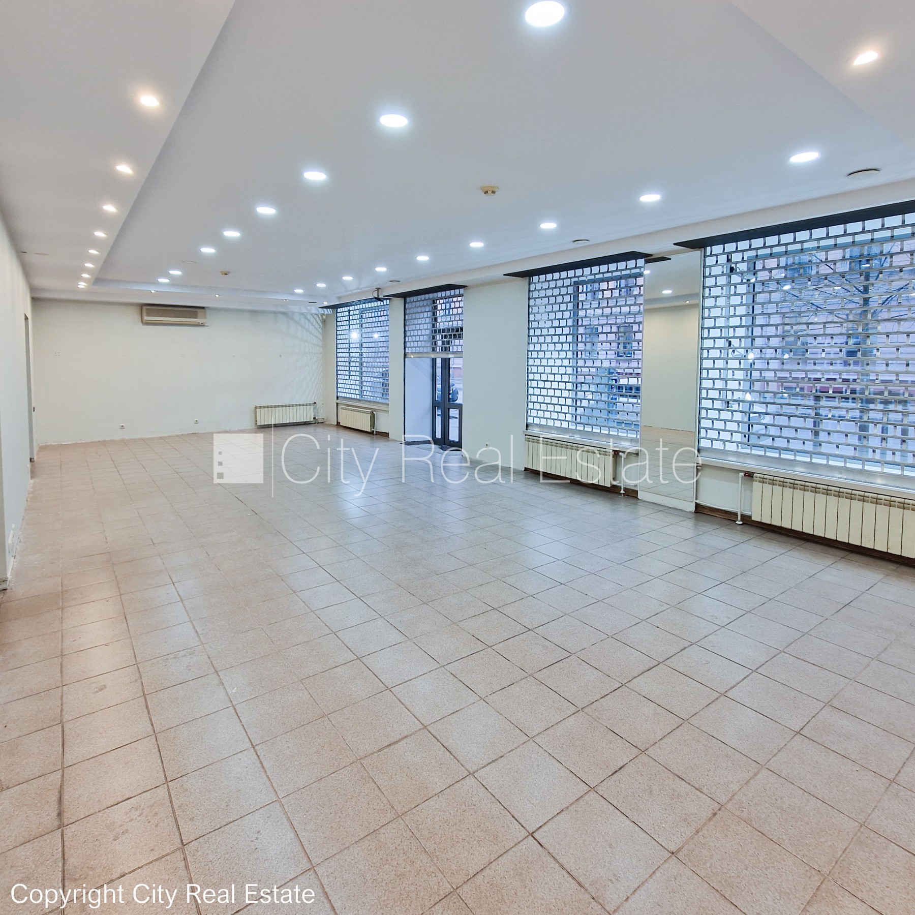 Sludinājumi. Fasādes māja, viena kvadrātmetra apsaimniekošanas maksa mēnesī  0,38 EUR, ieeja no ielas, logi Cena: 130000 EUR Foto #2