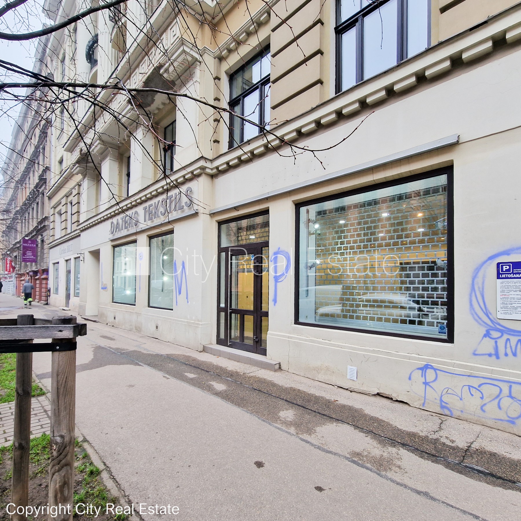 Sludinājumi. Fasādes māja, viena kvadrātmetra apsaimniekošanas maksa mēnesī  0,38 EUR, ieeja no ielas, logi Cena: 130000 EUR Foto #17