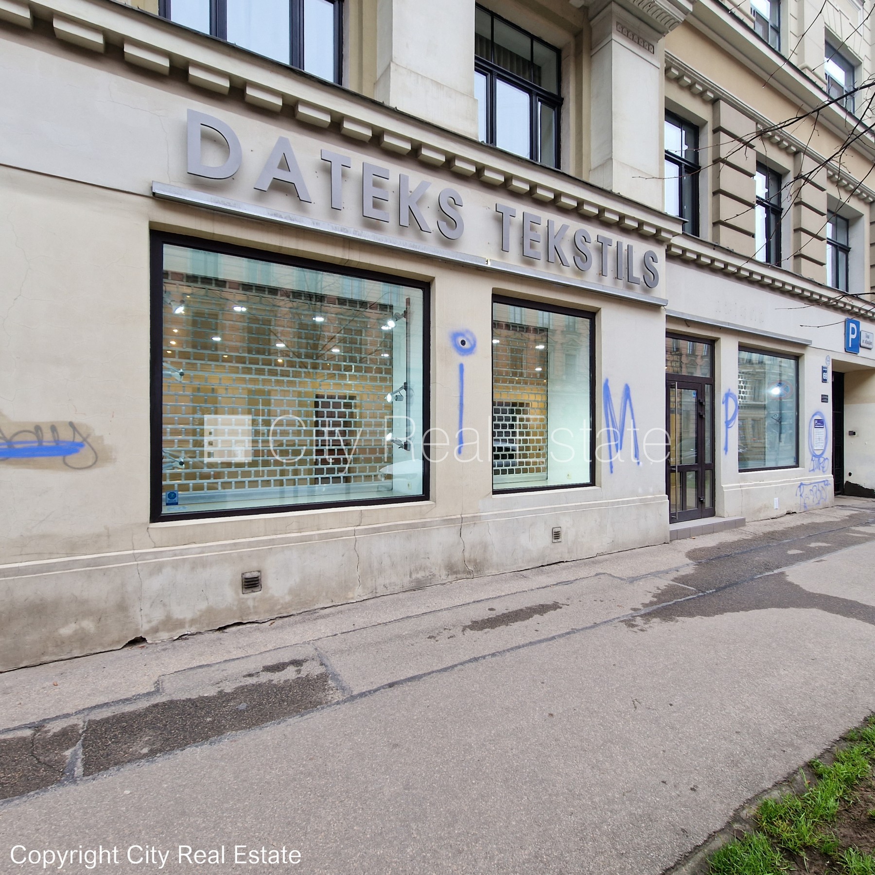 Sludinājumi. Fasādes māja, viena kvadrātmetra apsaimniekošanas maksa mēnesī  0,38 EUR, ieeja no ielas, logi Cena: 130000 EUR Foto #15