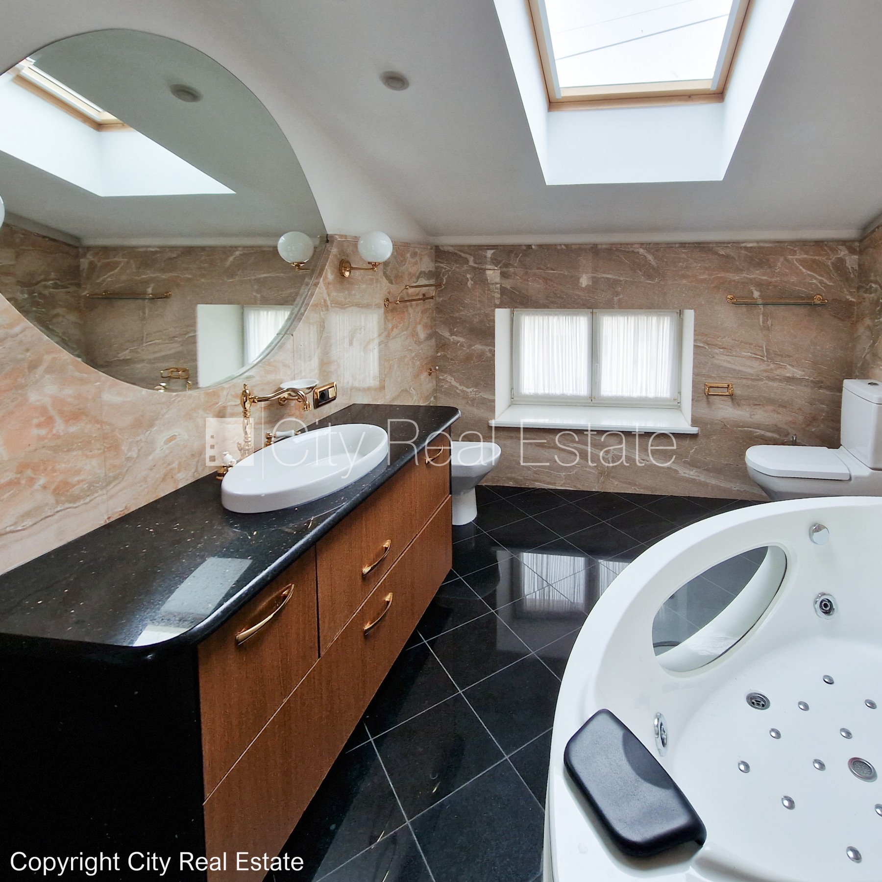 Sludinājumi. Fasādes māja, renovēta māja, ieeja no ielas, ir lifts, kāpņu telpa pēc kapitālā remonta, terase, Cena: 1200 EUR/mēn Foto #20