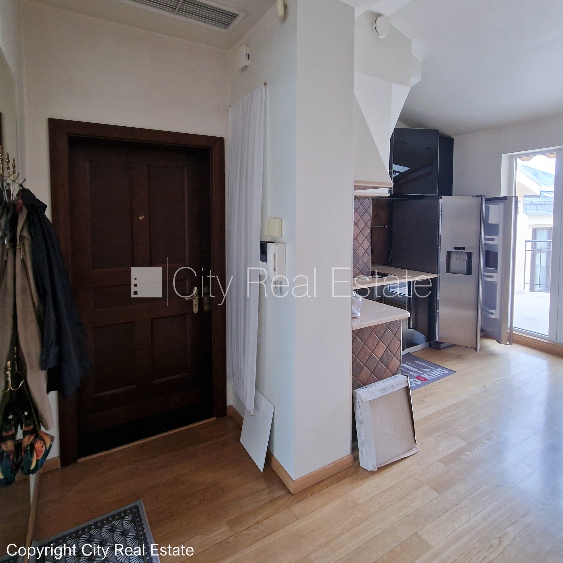 Sludinājumi. Fasādes māja, renovēta māja, ieeja no ielas, ir lifts, kāpņu telpa pēc kapitālā remonta, terase, Cena: 1200 EUR/mēn Foto #22