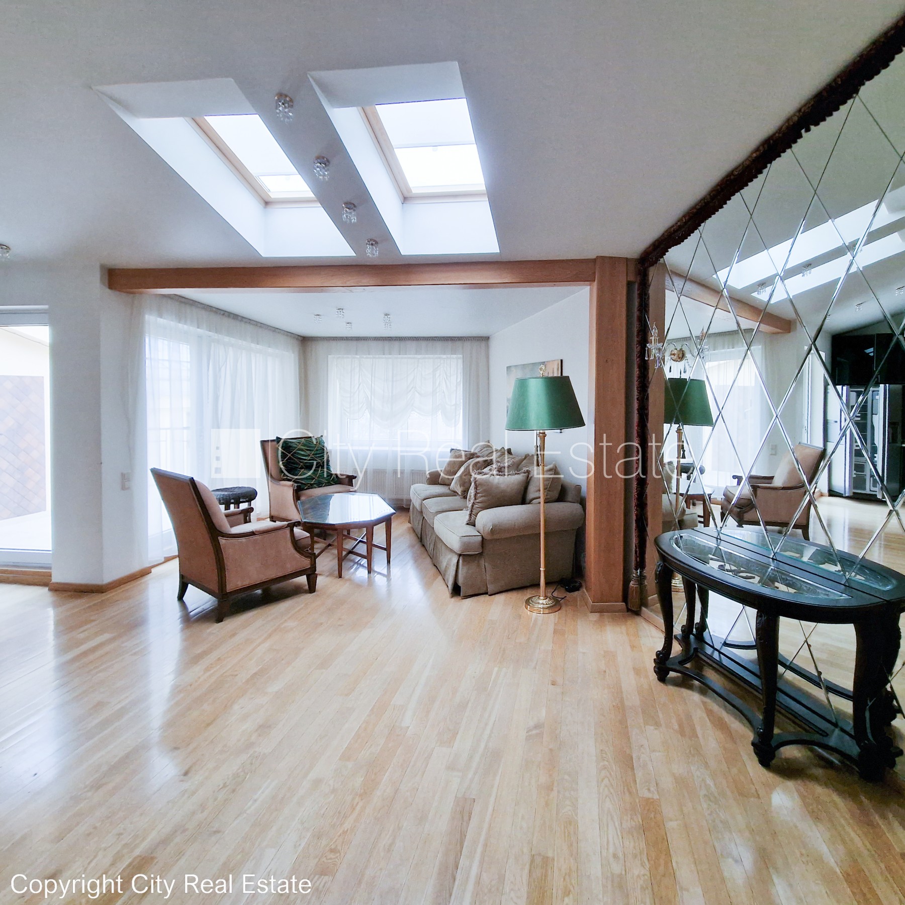 Sludinājumi. Fasādes māja, renovēta māja, ieeja no ielas, ir lifts, kāpņu telpa pēc kapitālā remonta, terase, Cena: 1200 EUR/mēn Foto #1