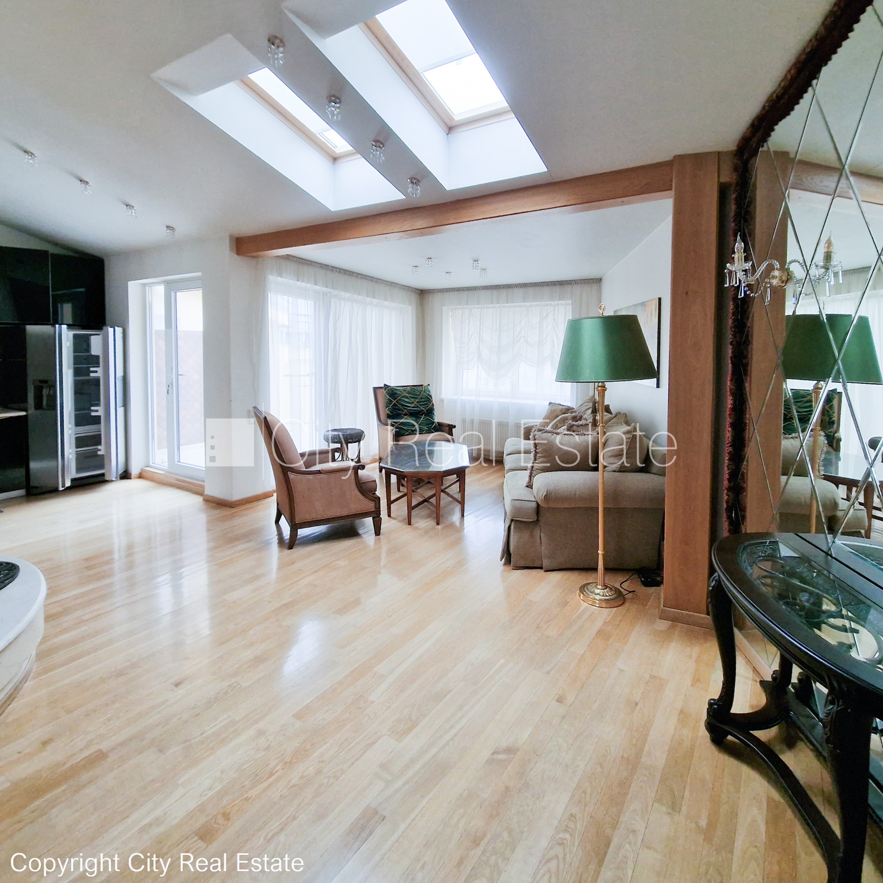 Sludinājumi. Fasādes māja, renovēta māja, ieeja no ielas, ir lifts, kāpņu telpa pēc kapitālā remonta, terase, Cena: 1200 EUR/mēn Foto #4