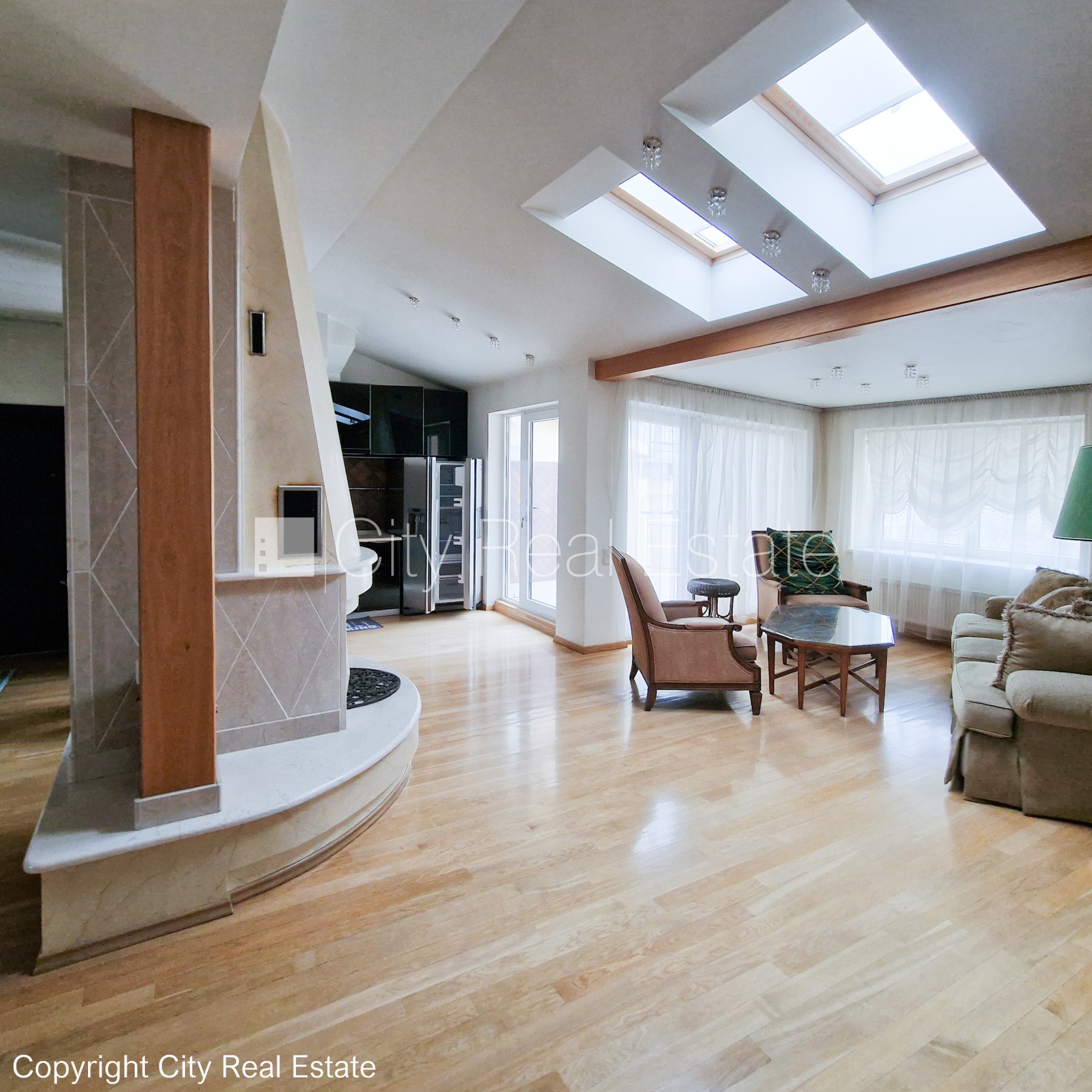 Sludinājumi. Fasādes māja, renovēta māja, ieeja no ielas, ir lifts, kāpņu telpa pēc kapitālā remonta, terase, Cena: 1200 EUR/mēn Foto #3