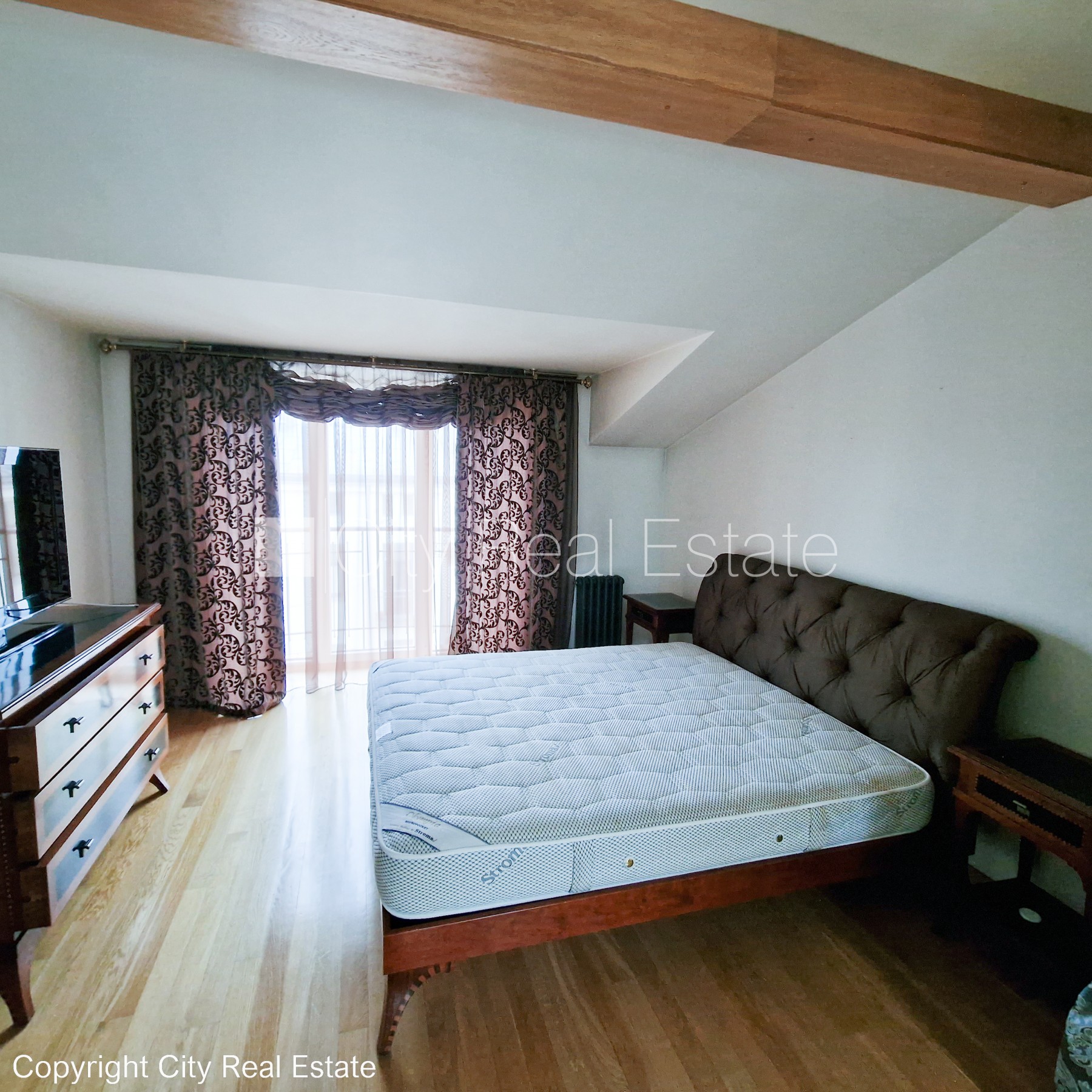 Sludinājumi. Fasādes māja, renovēta māja, ieeja no ielas, ir lifts, kāpņu telpa pēc kapitālā remonta, terase, Cena: 1200 EUR/mēn Foto #16