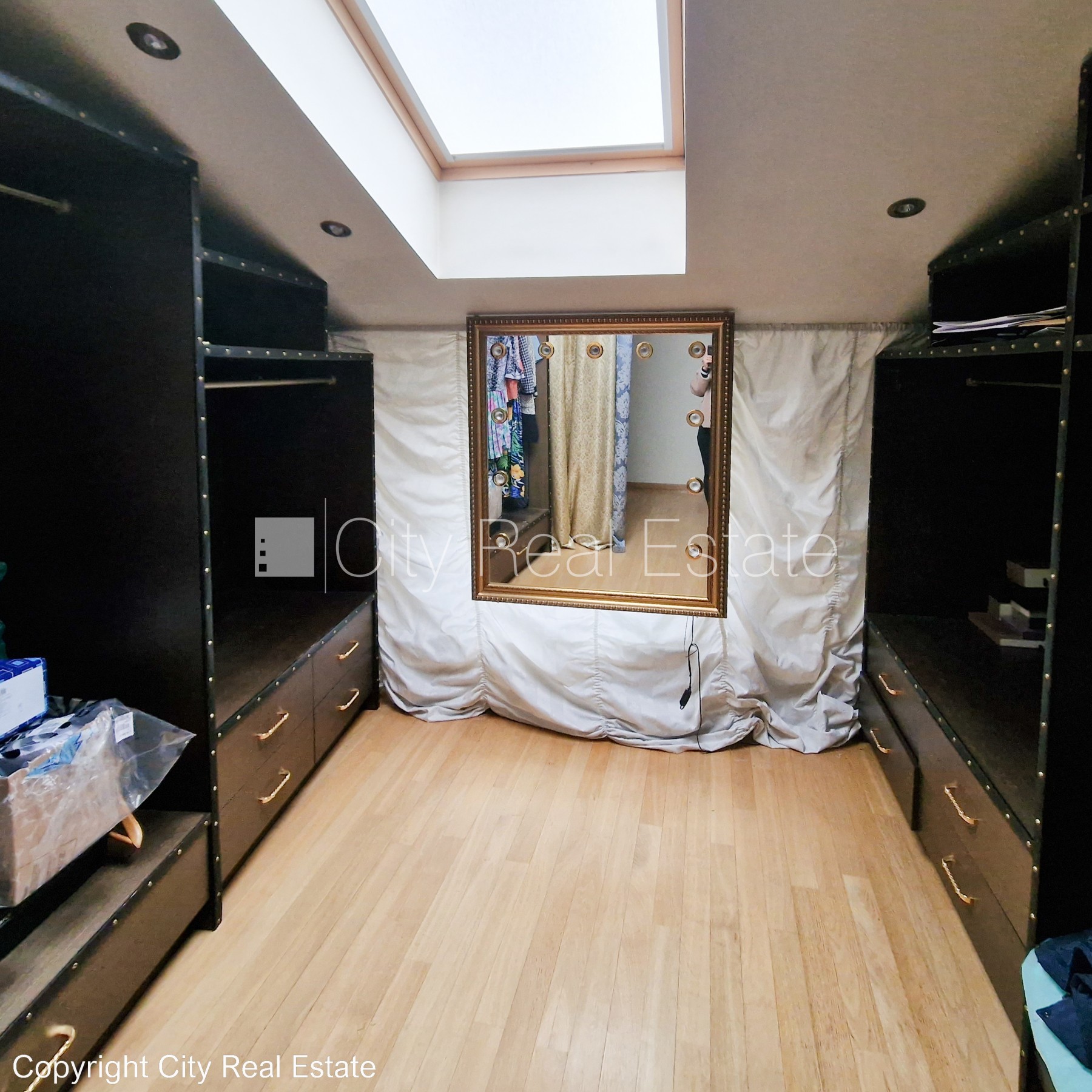 Sludinājumi. Fasādes māja, renovēta māja, ieeja no ielas, ir lifts, kāpņu telpa pēc kapitālā remonta, terase, Cena: 1200 EUR/mēn Foto #19