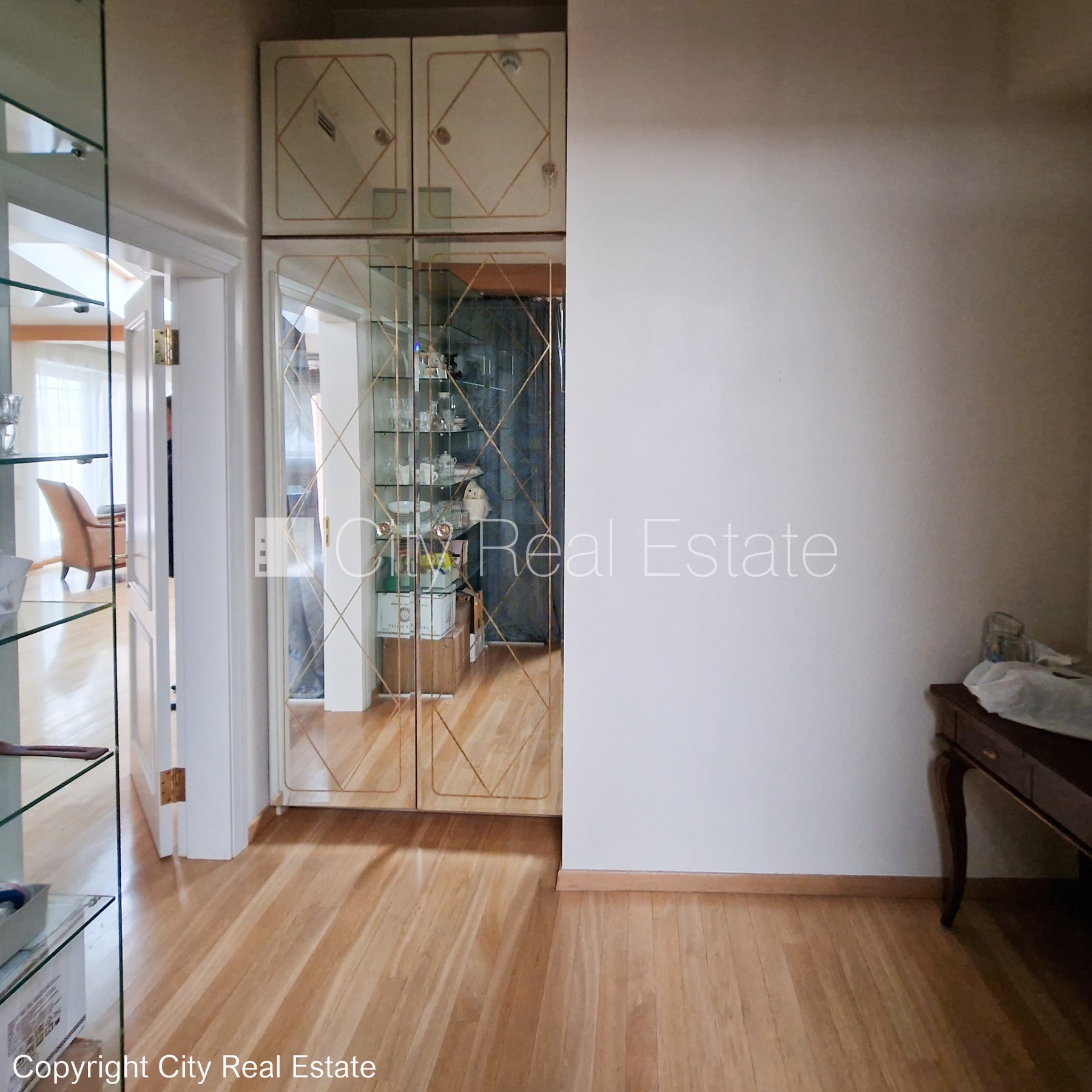 Sludinājumi. Fasādes māja, renovēta māja, ieeja no ielas, ir lifts, kāpņu telpa pēc kapitālā remonta, terase, Cena: 1200 EUR/mēn Foto #18