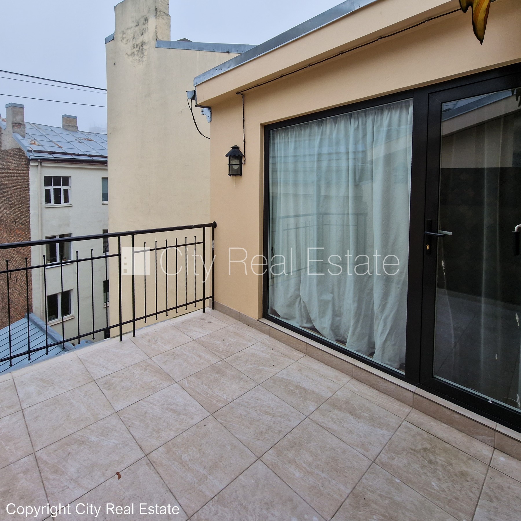 Sludinājumi. Fasādes māja, renovēta māja, ieeja no ielas, ir lifts, kāpņu telpa pēc kapitālā remonta, terase, Cena: 1200 EUR/mēn Foto #10