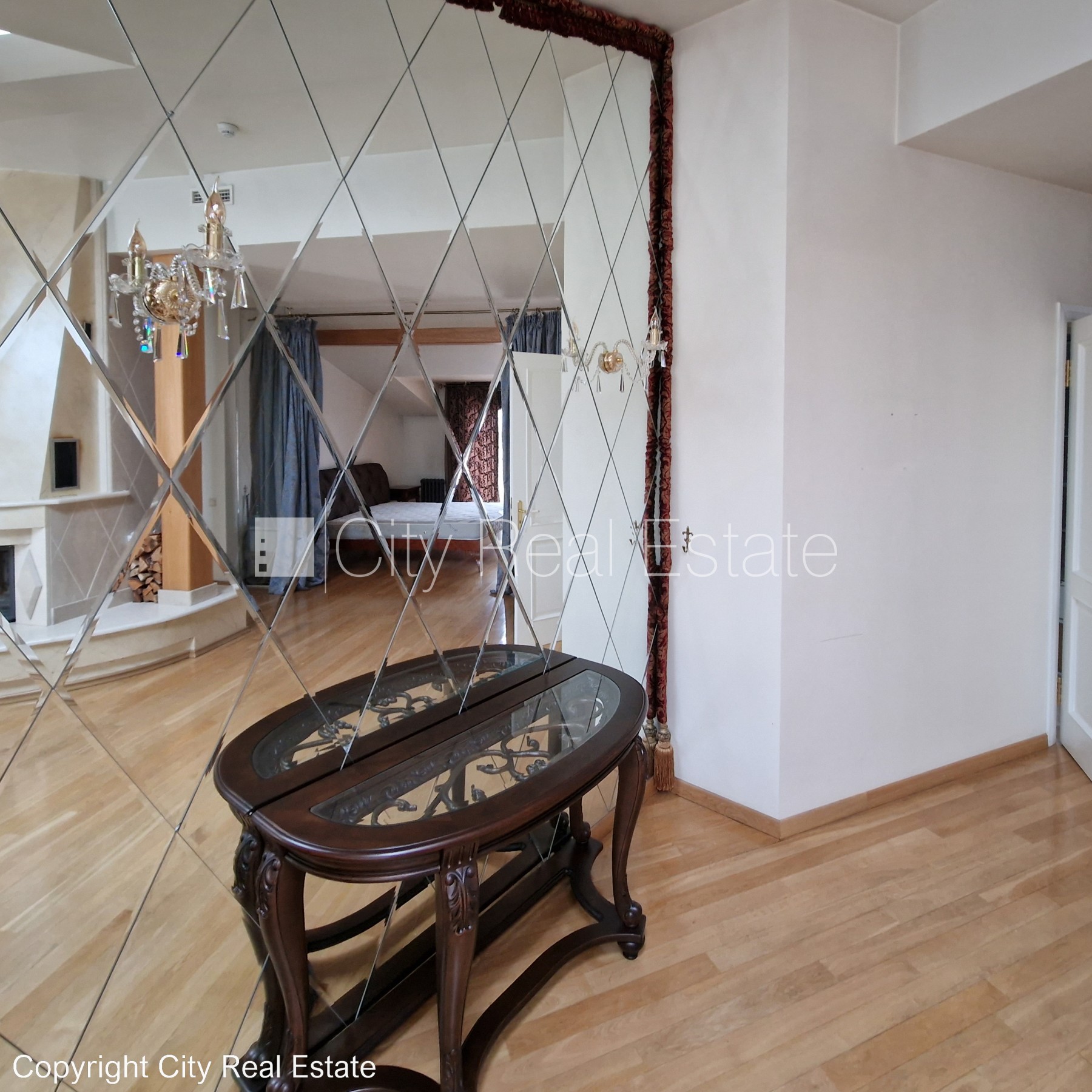 Sludinājumi. Fasādes māja, renovēta māja, ieeja no ielas, ir lifts, kāpņu telpa pēc kapitālā remonta, terase, Cena: 1200 EUR/mēn Foto #12