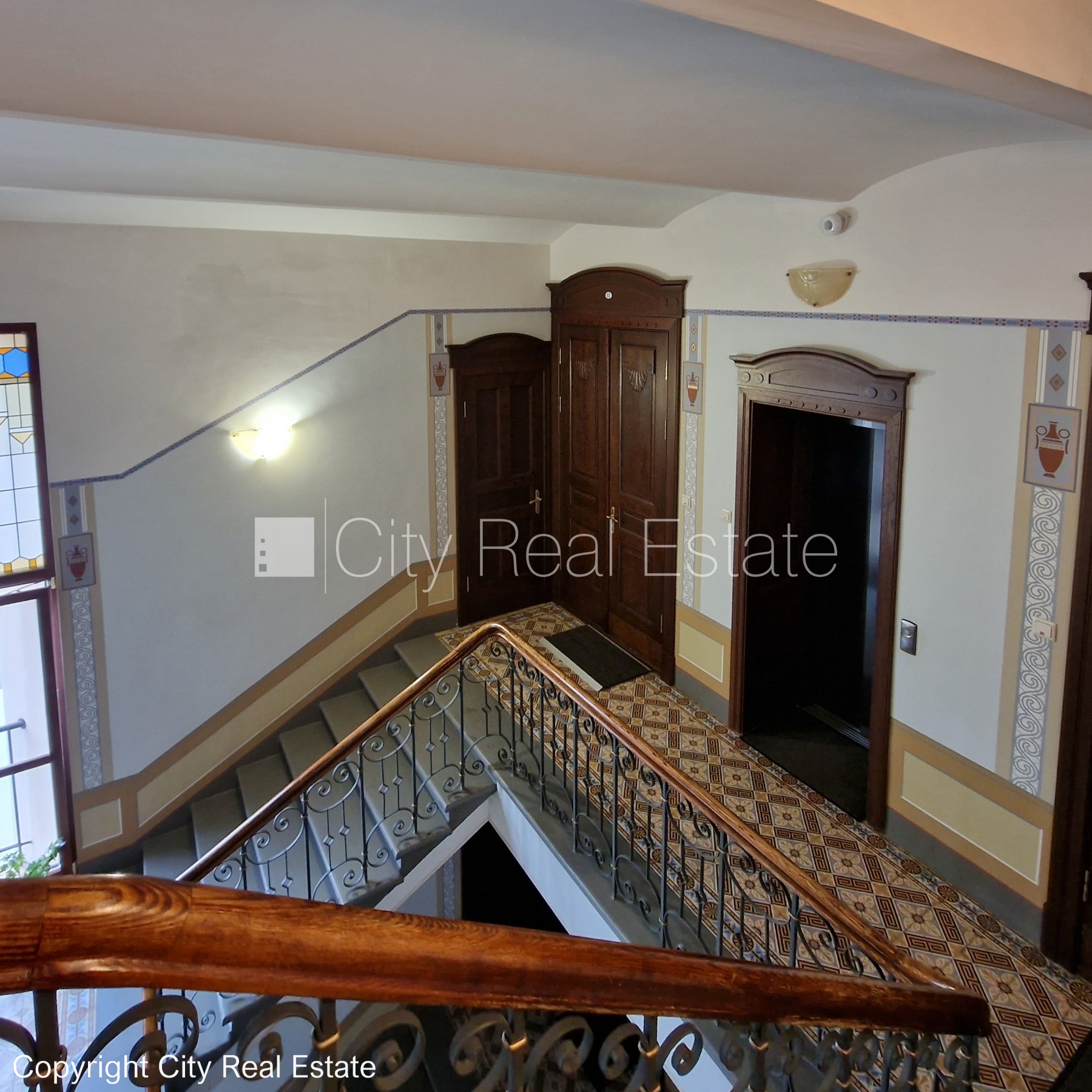 Sludinājumi. Fasādes māja, renovēta māja, ieeja no ielas, ir lifts, kāpņu telpa pēc kapitālā remonta, terase, Cena: 1200 EUR/mēn Foto #23