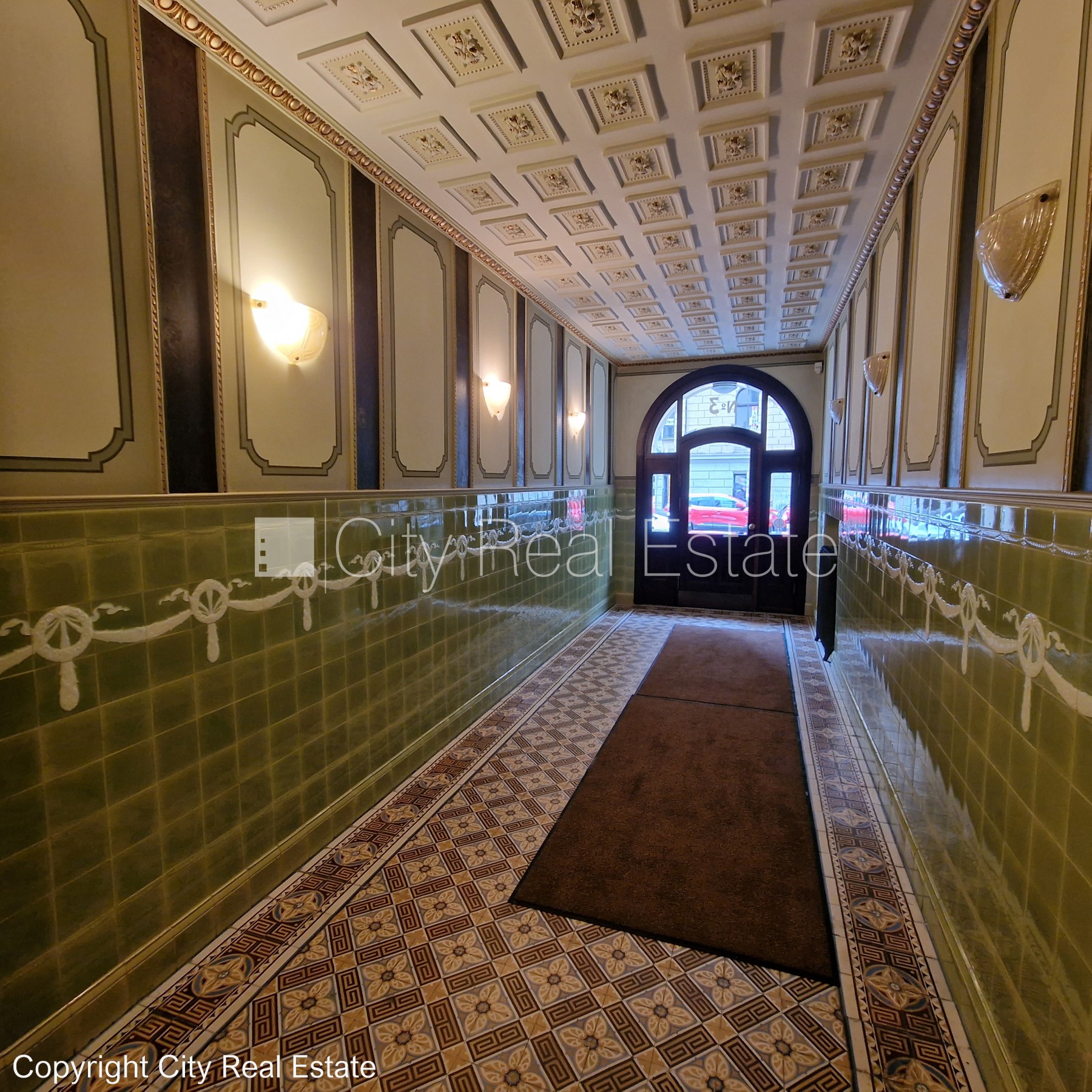 Sludinājumi. Fasādes māja, renovēta māja, ieeja no ielas, ir lifts, kāpņu telpa pēc kapitālā remonta, terase, Cena: 1200 EUR/mēn Foto #24