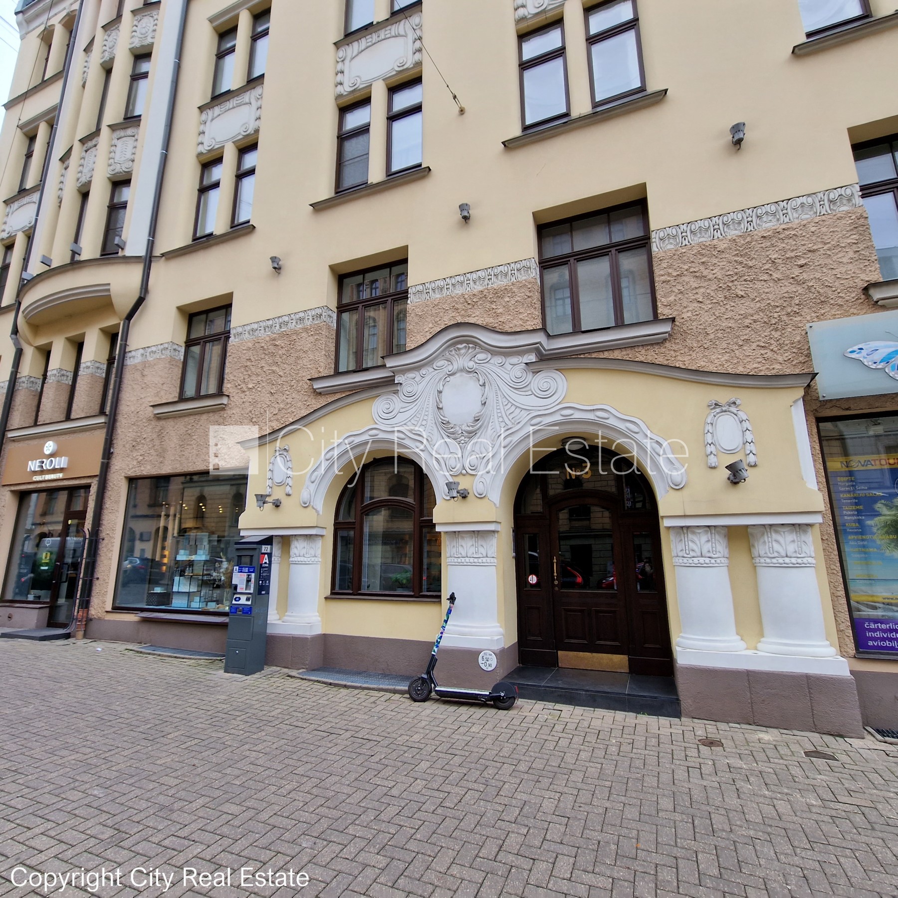 Sludinājumi. Fasādes māja, renovēta māja, ieeja no ielas, ir lifts, kāpņu telpa pēc kapitālā remonta, terase, Cena: 1200 EUR/mēn Foto #25