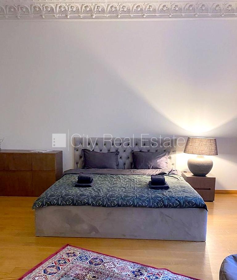 Объявление. Фасадный дом, реновированный дом, благоустроенная озеленённая территория, подъездная дорога покрыта Цена: 2500 EUR/мес. Foto #24