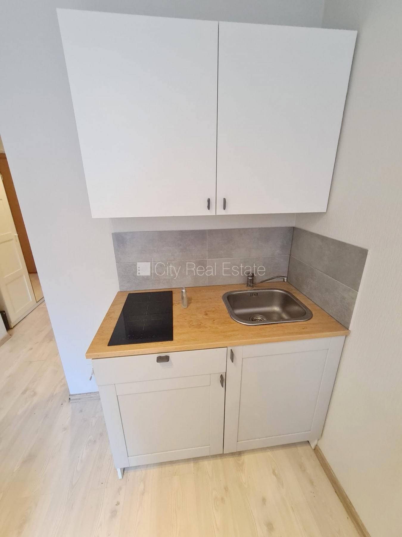 Объявление. Фасадный дом, реновированный дом, вход со двора, лестничная клетка после косметического ремонта, Цена: 270 EUR/мес. Foto #10