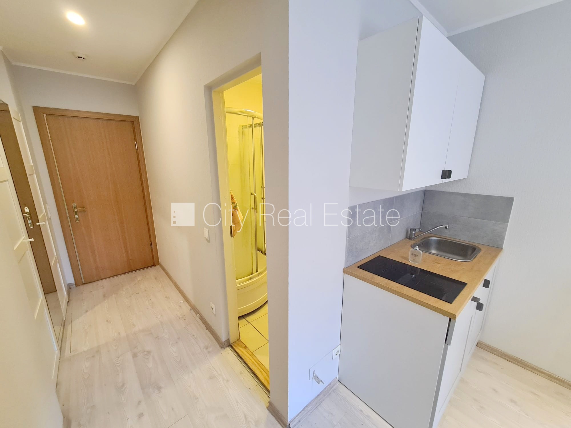 Объявление. Фасадный дом, реновированный дом, вход со двора, лестничная клетка после косметического ремонта, Цена: 270 EUR/мес. Foto #13