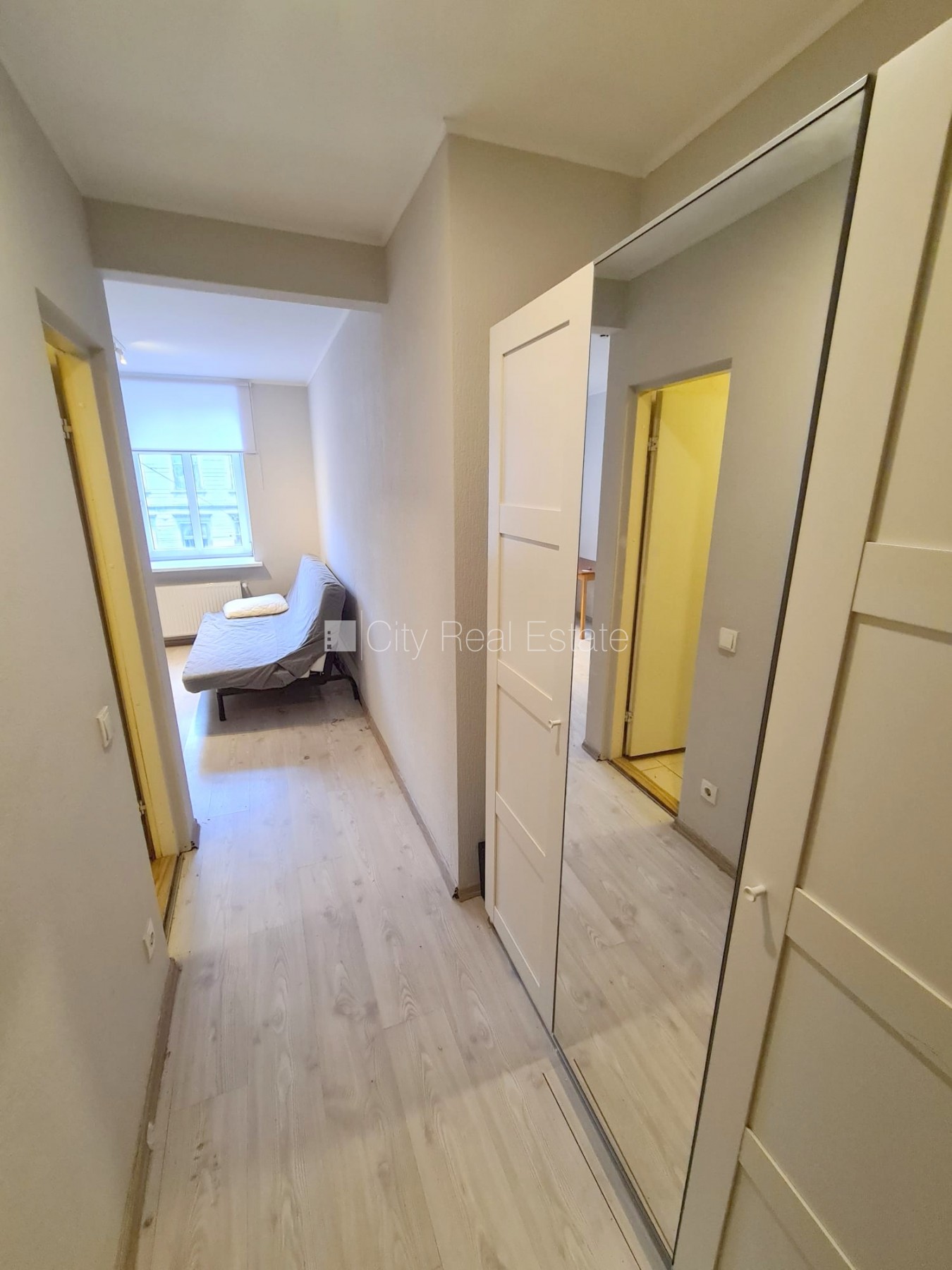 Объявление. Фасадный дом, реновированный дом, вход со двора, лестничная клетка после косметического ремонта, Цена: 270 EUR/мес. Foto #12