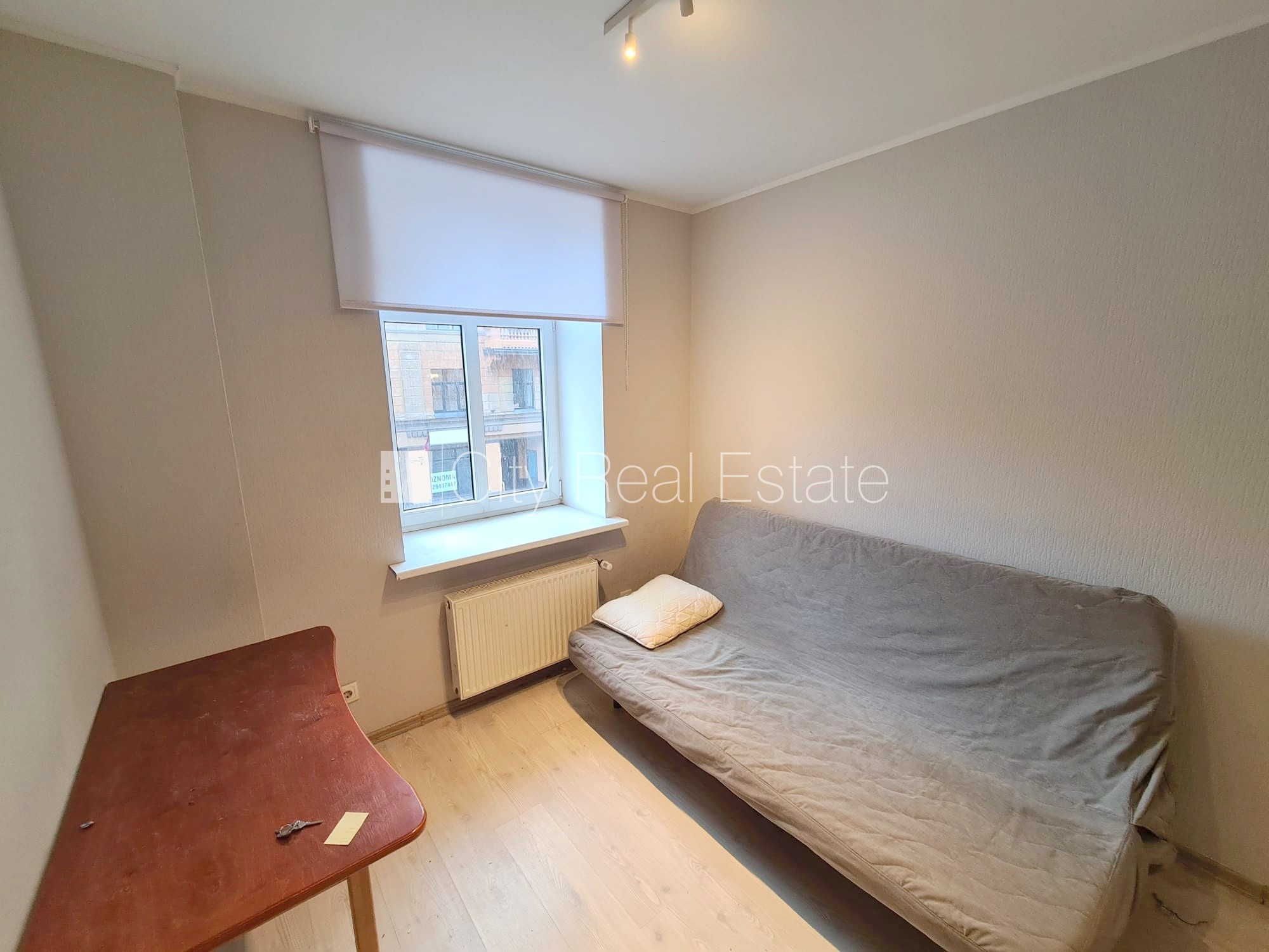 Объявление. Фасадный дом, реновированный дом, вход со двора, лестничная клетка после косметического ремонта, Цена: 270 EUR/мес. Foto #2