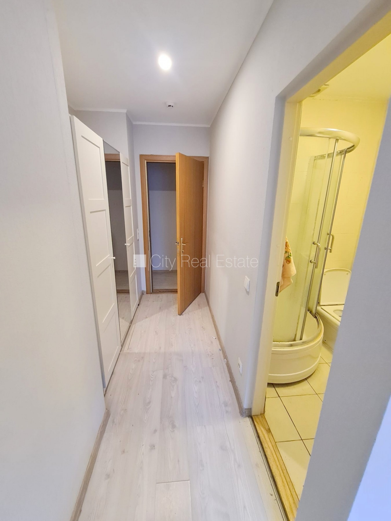 Объявление. Фасадный дом, реновированный дом, вход со двора, лестничная клетка после косметического ремонта, Цена: 270 EUR/мес. Foto #14