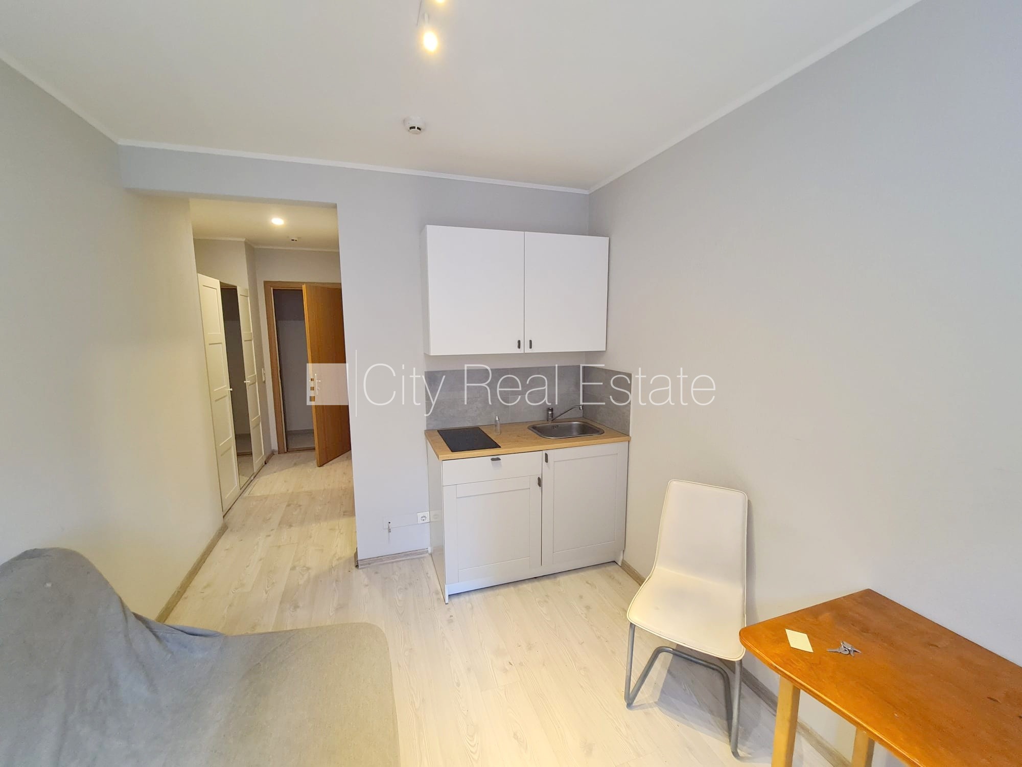 Объявление. Фасадный дом, реновированный дом, вход со двора, лестничная клетка после косметического ремонта, Цена: 270 EUR/мес. Foto #4