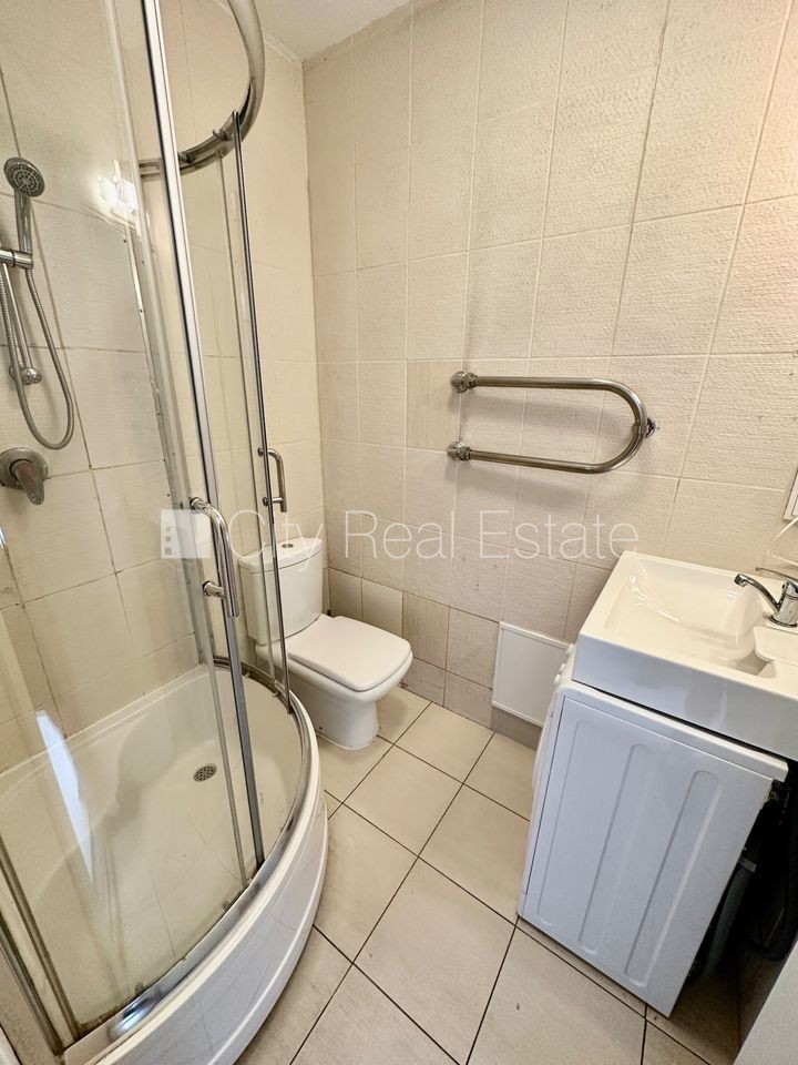 Объявление. Фасадный дом, реновированный дом, вход со двора, лестничная клетка после косметического ремонта, Цена: 270 EUR/мес. Foto #15